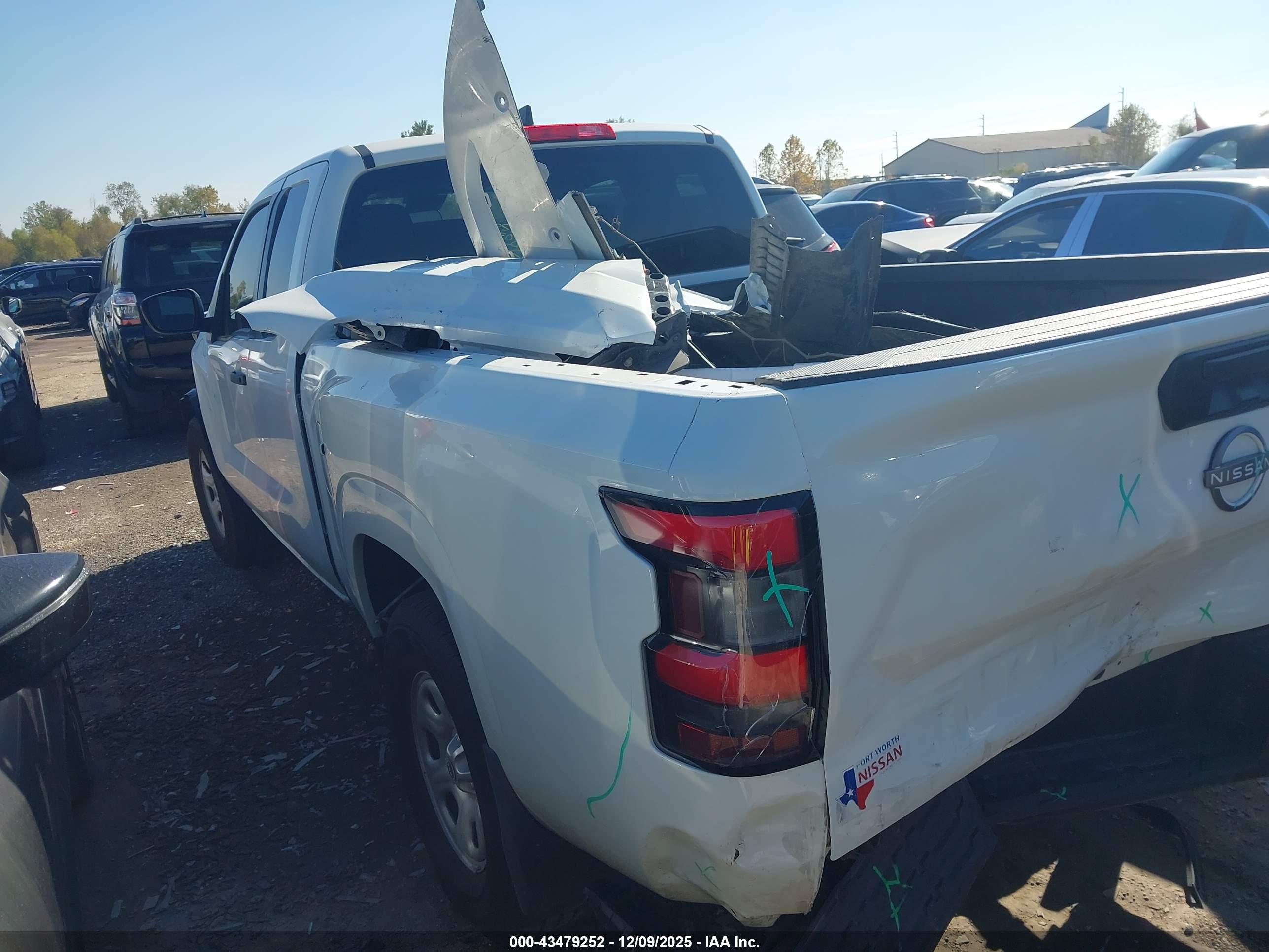 NISSAN FRONTIER image 3
