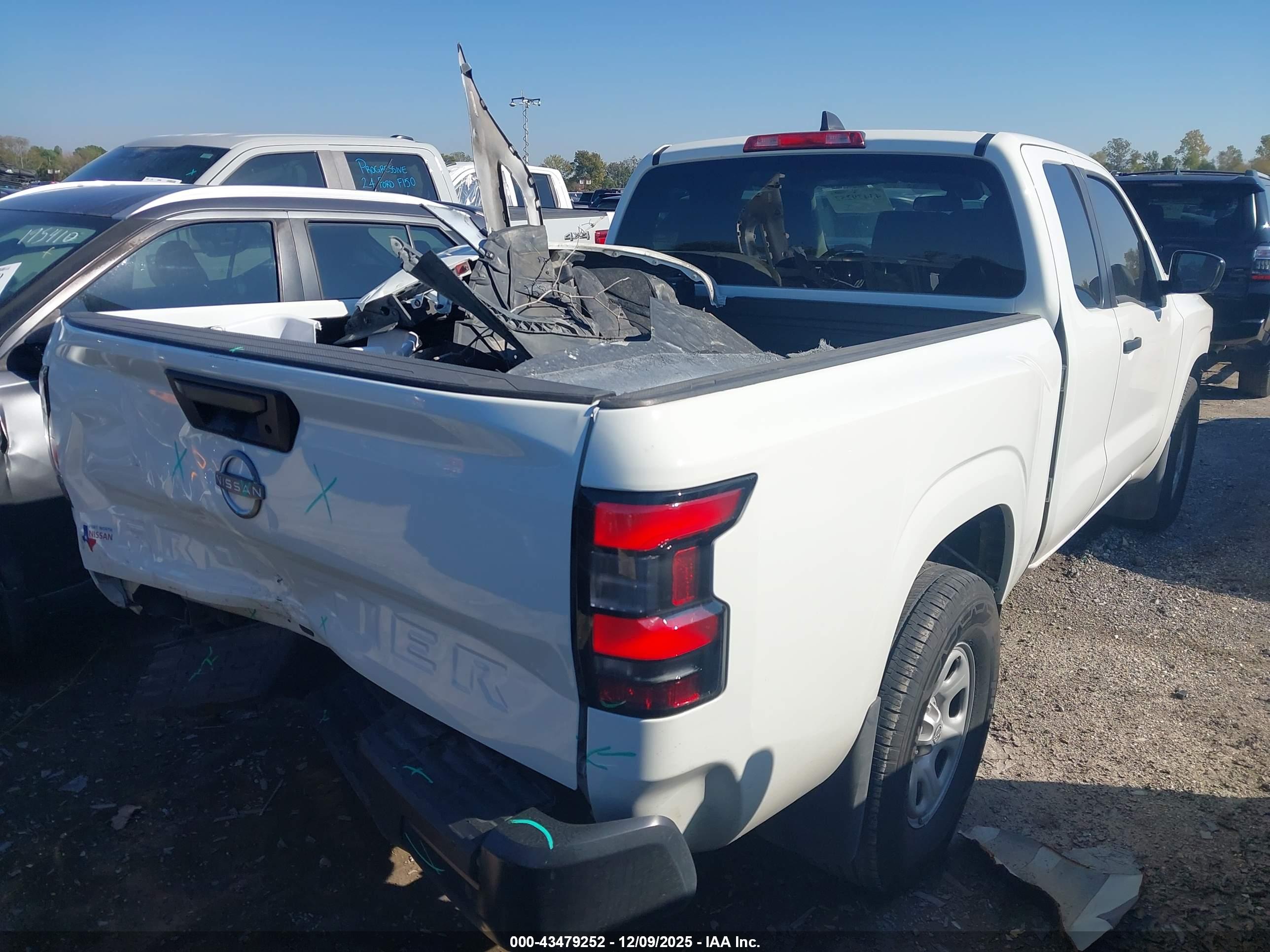 NISSAN FRONTIER image 4