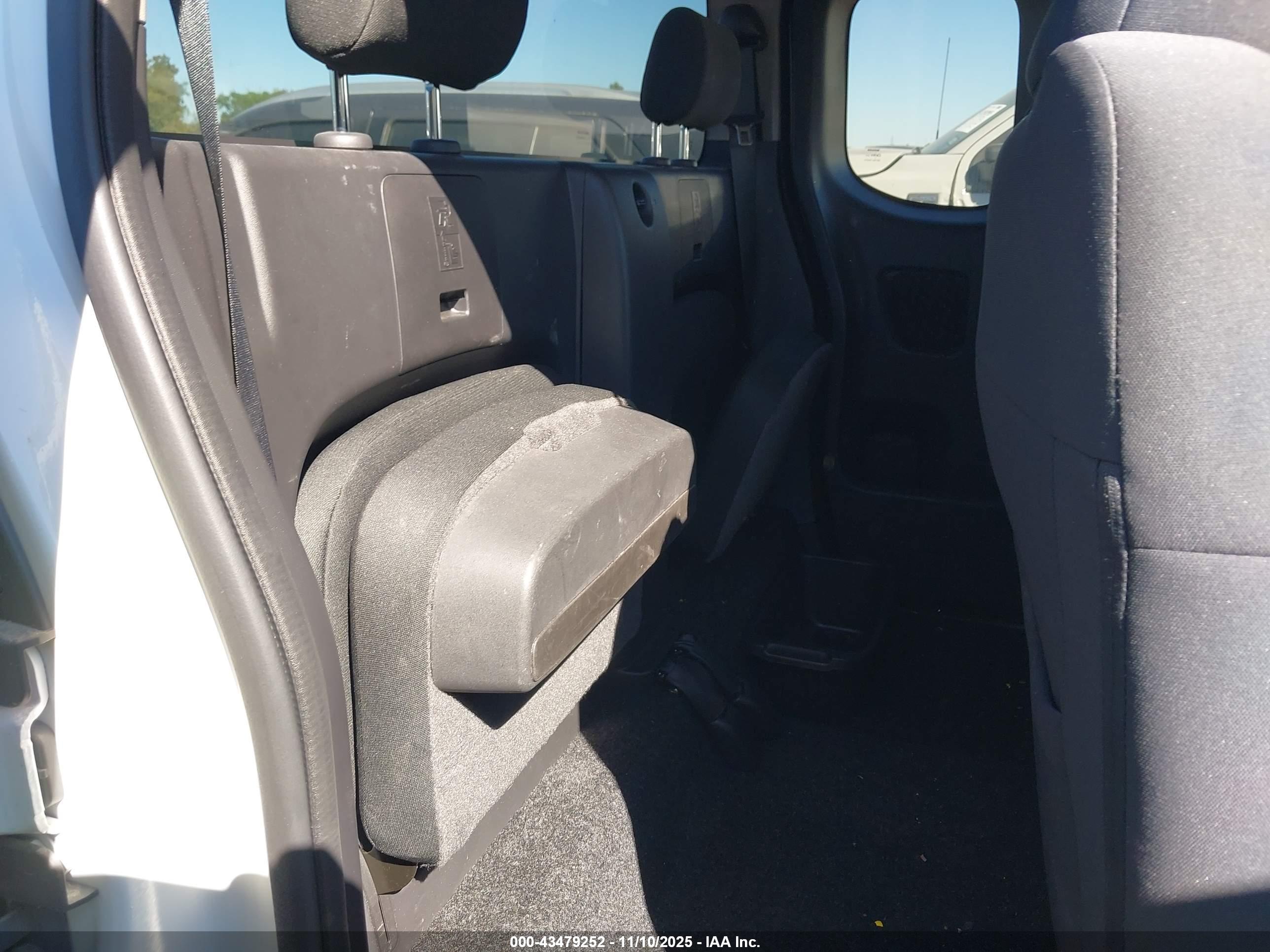 NISSAN FRONTIER image 8