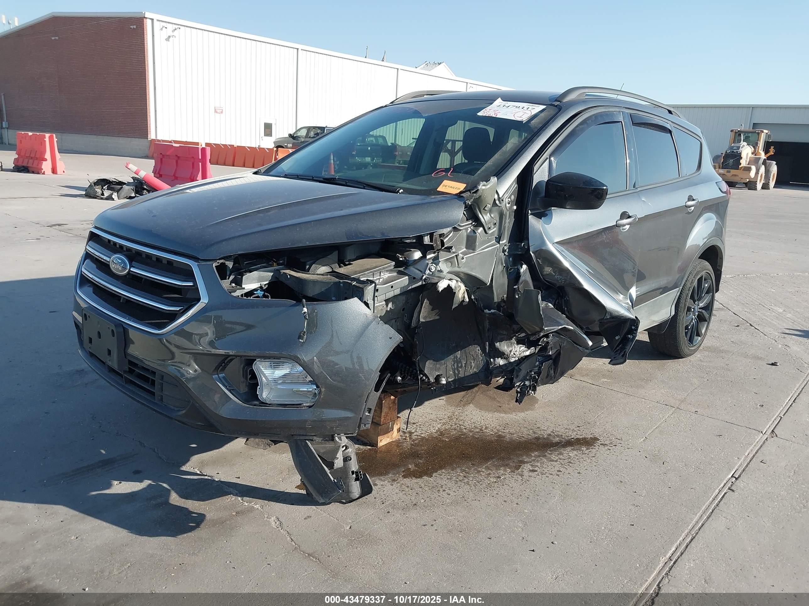 FORD ESCAPE image 2