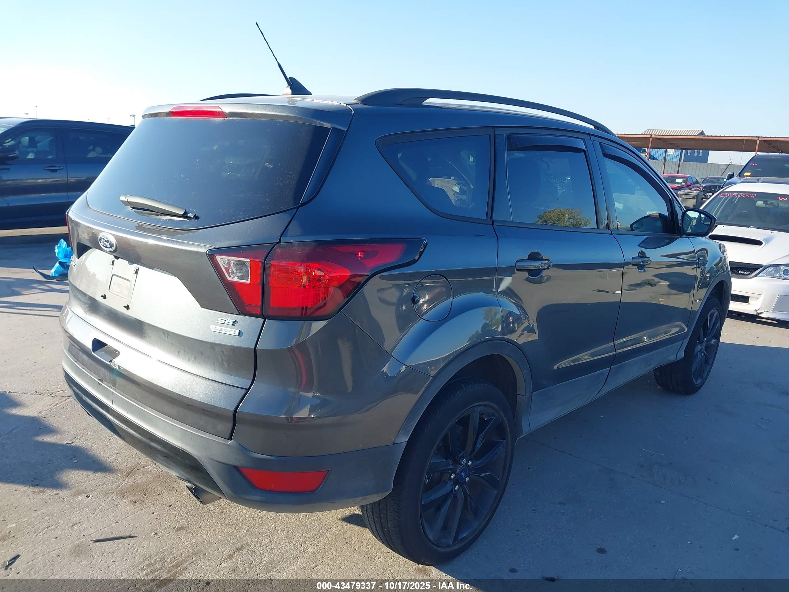 FORD ESCAPE image 4