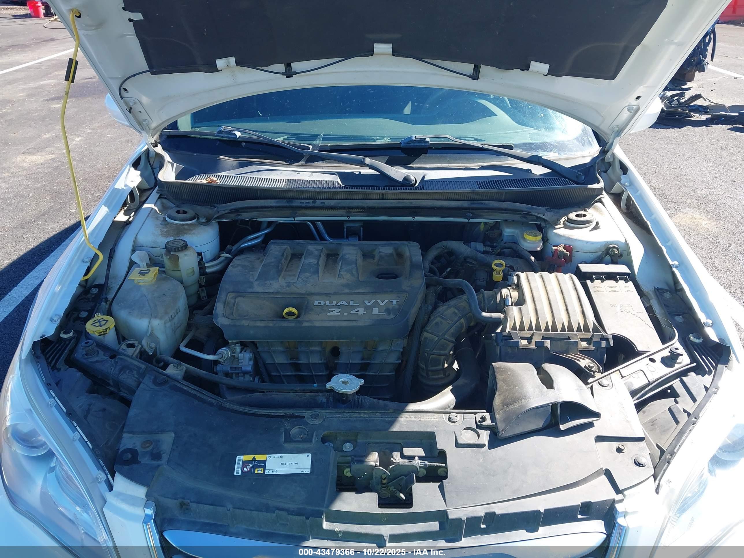 CHRYSLER 200 image 10