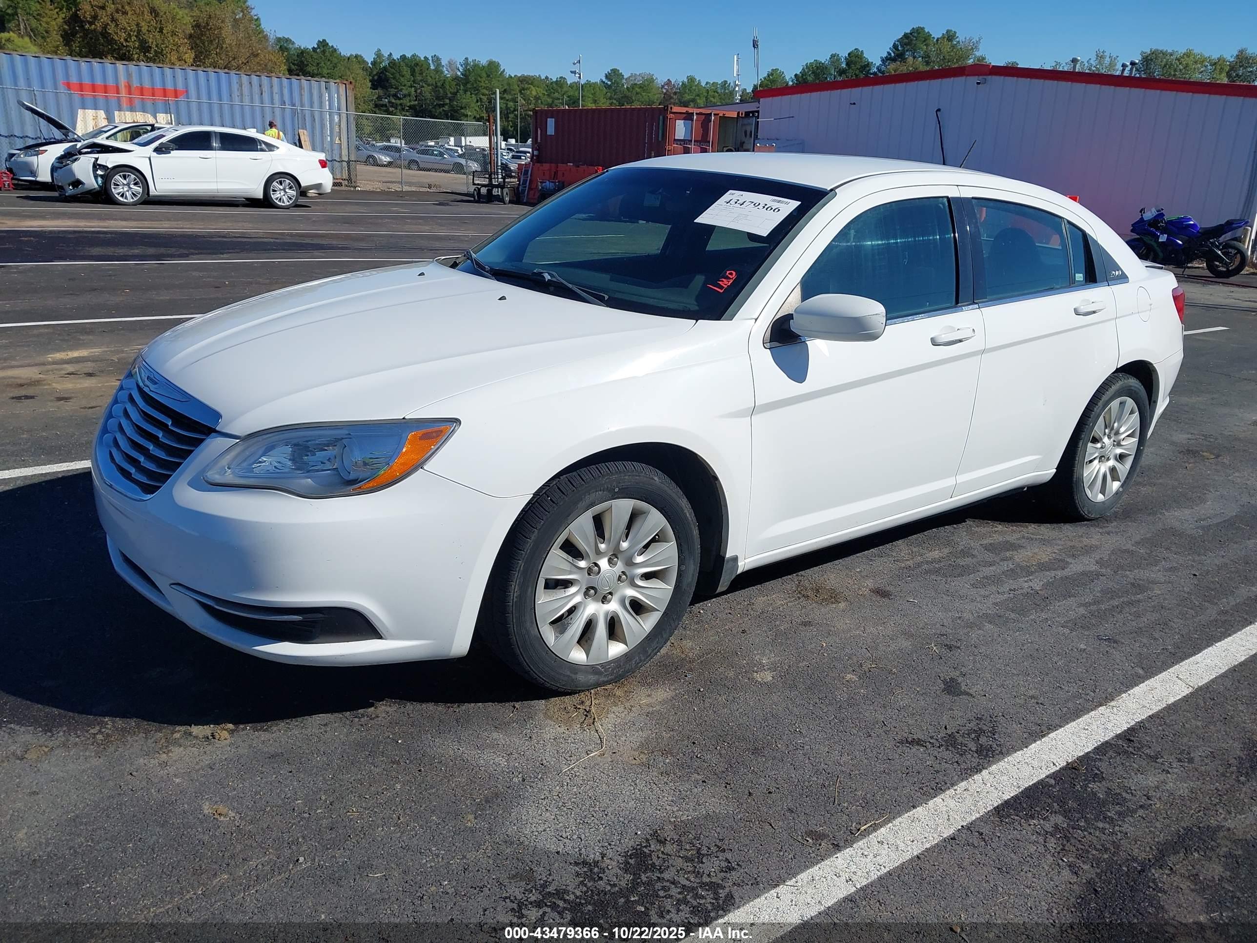 CHRYSLER 200 image 2
