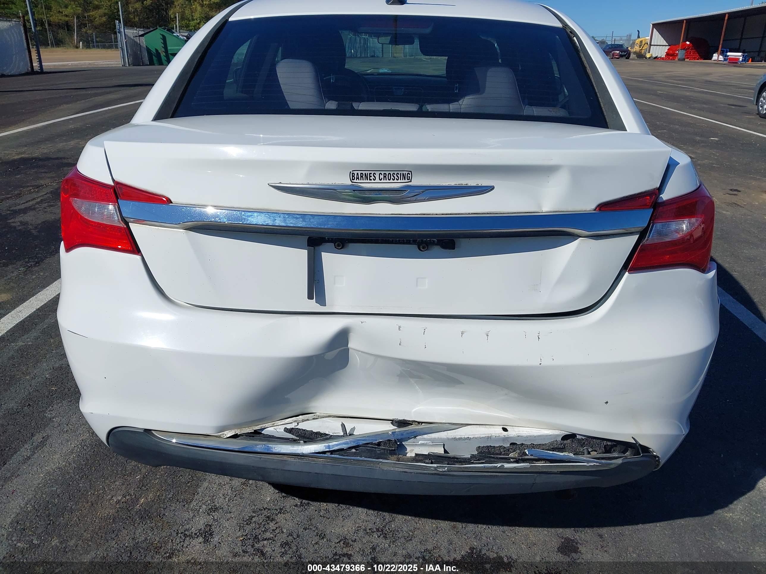 CHRYSLER 200 image 6