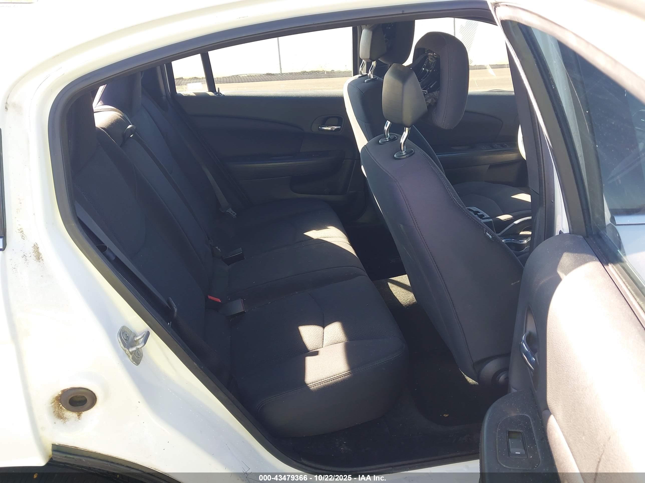 CHRYSLER 200 image 8