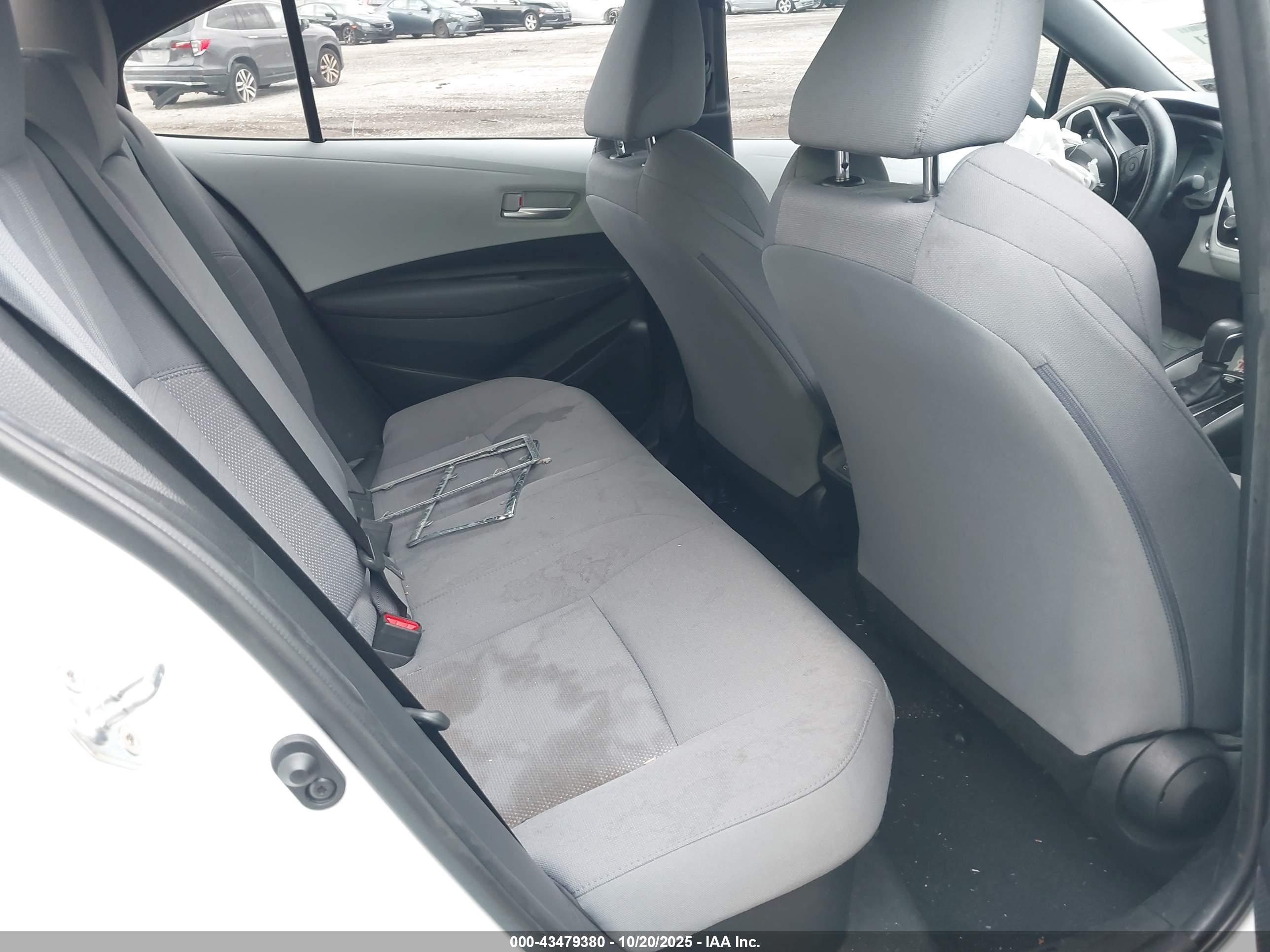 TOYOTA COROLLA image 8