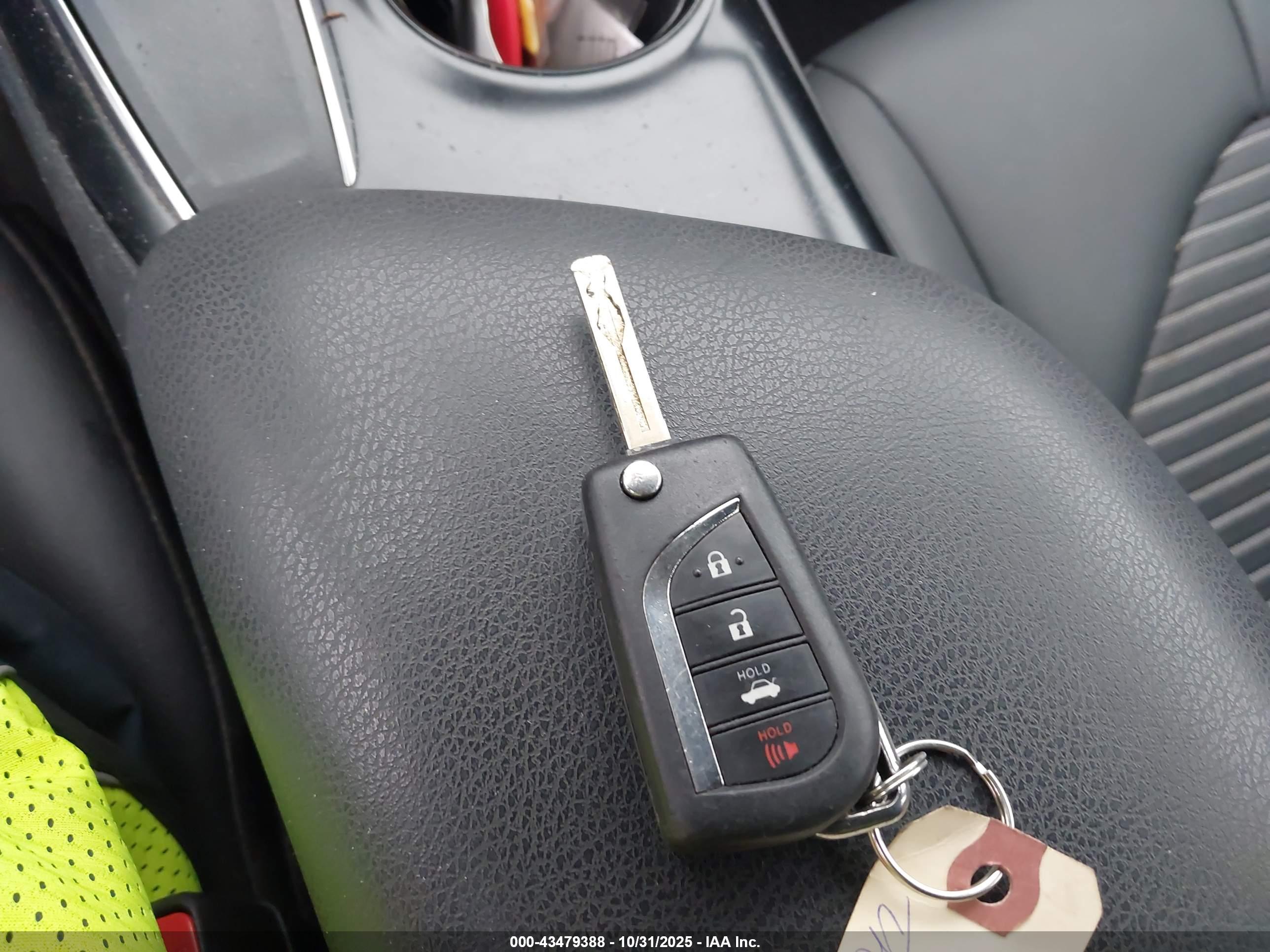 TOYOTA CAMRY image 11