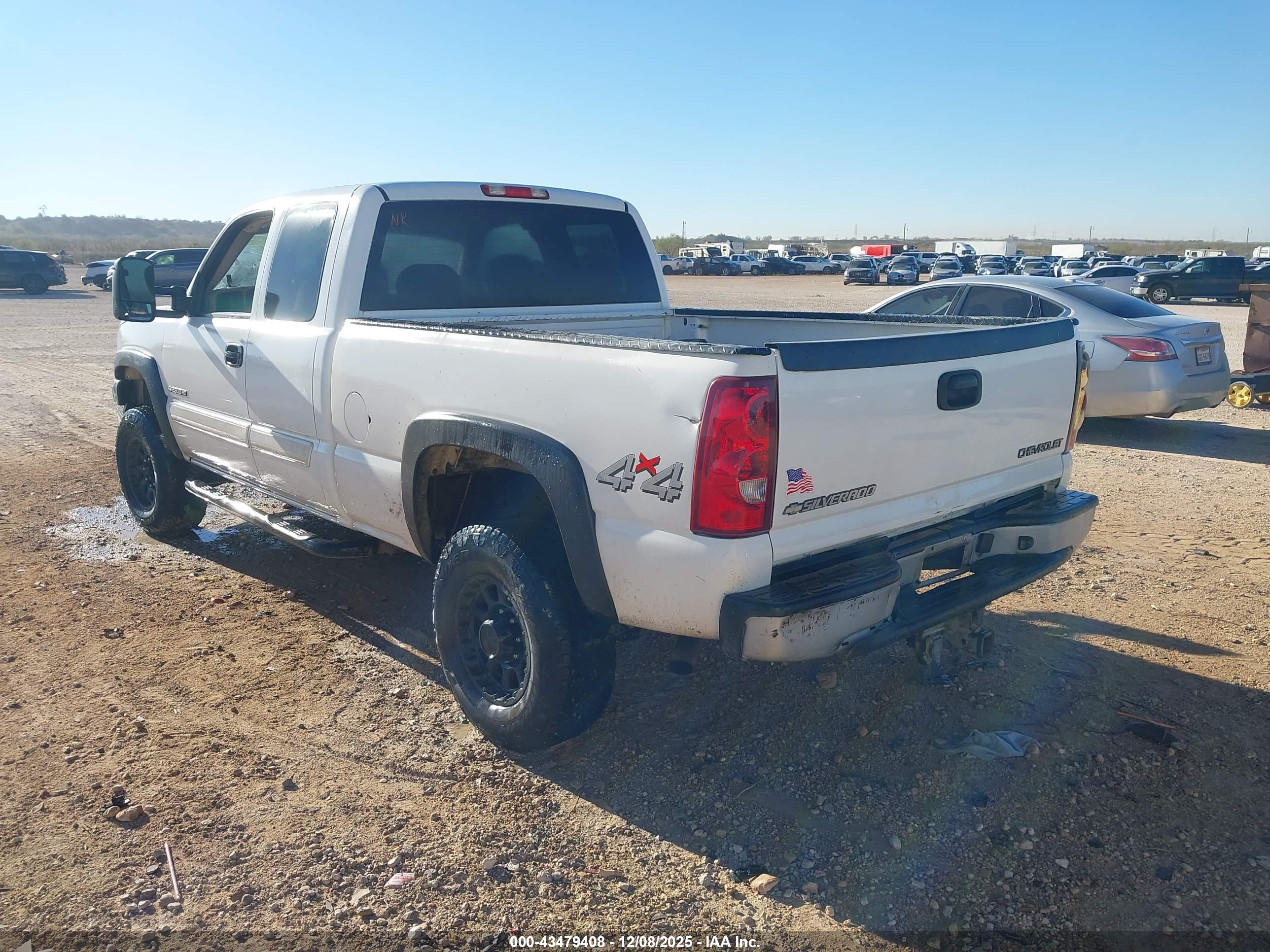 CHEVROLET SILVERADO image 3