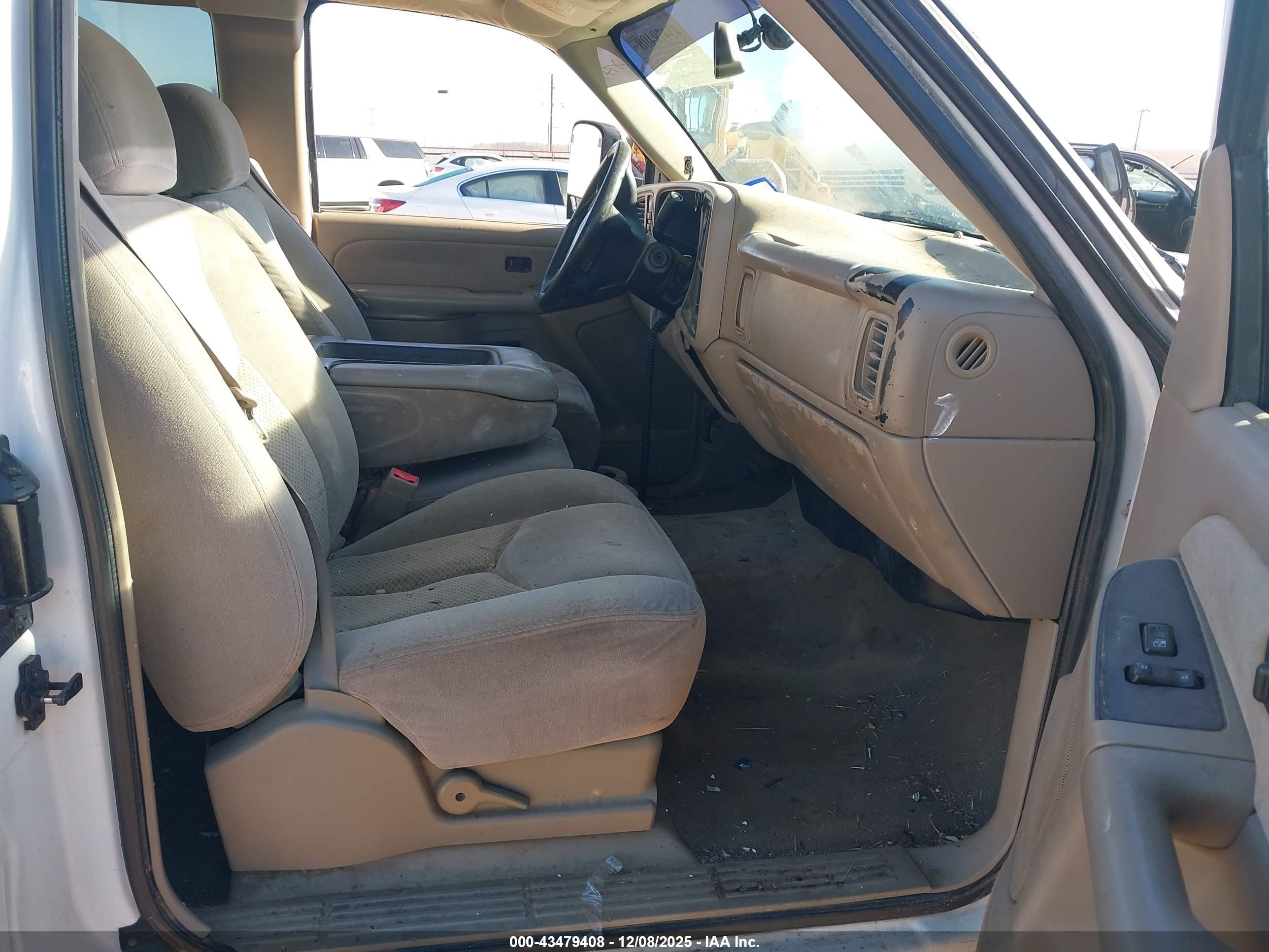 CHEVROLET SILVERADO image 5