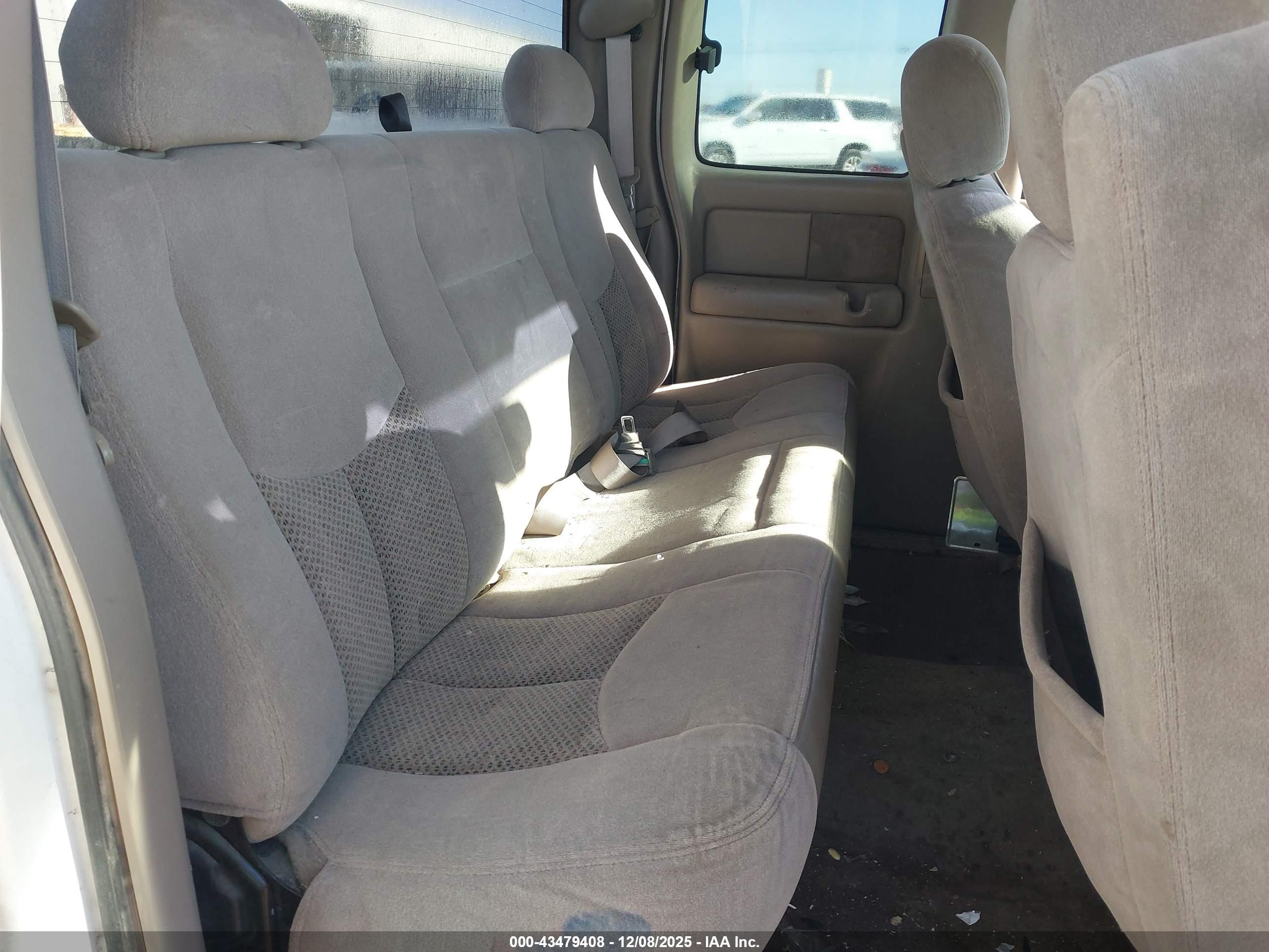 CHEVROLET SILVERADO image 8