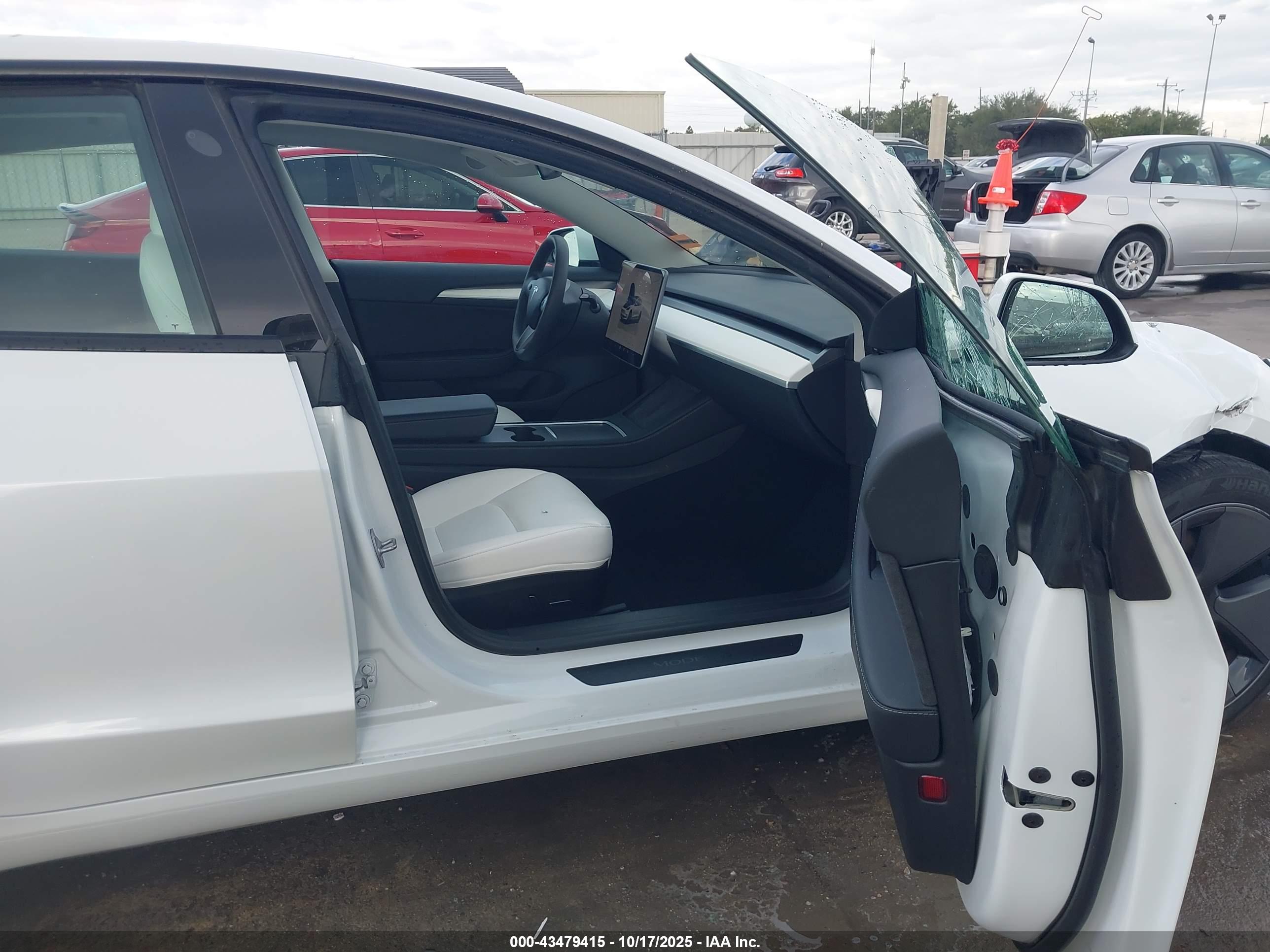 TESLA MODEL image 5