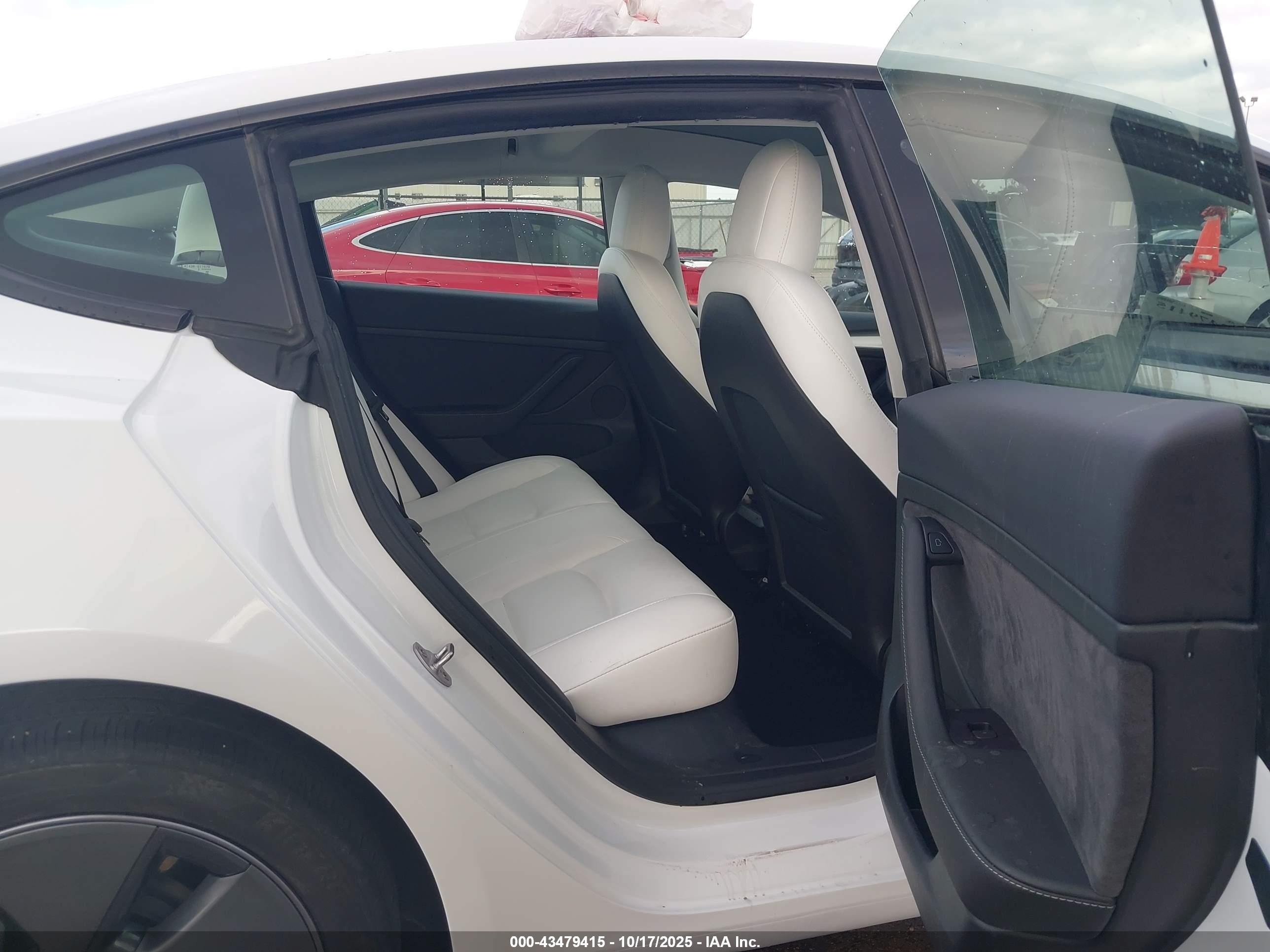TESLA MODEL image 8