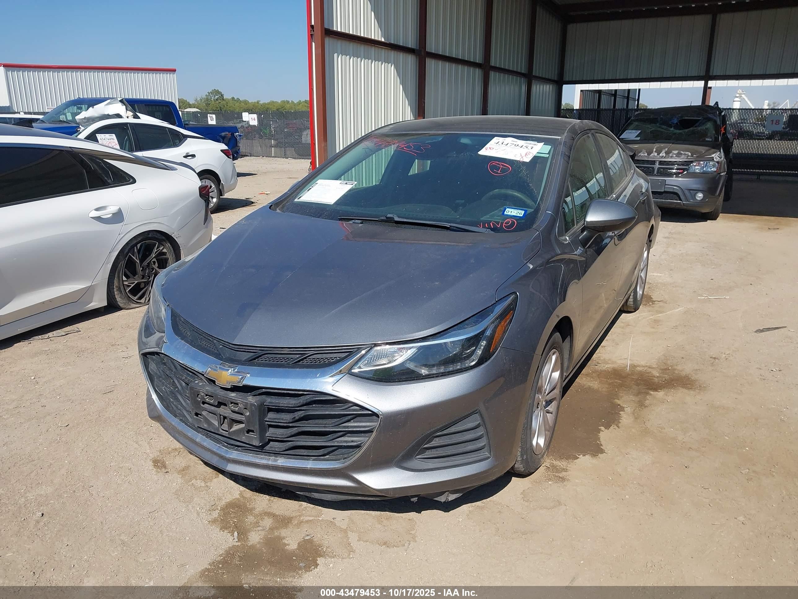 CHEVROLET CRUZE image 2