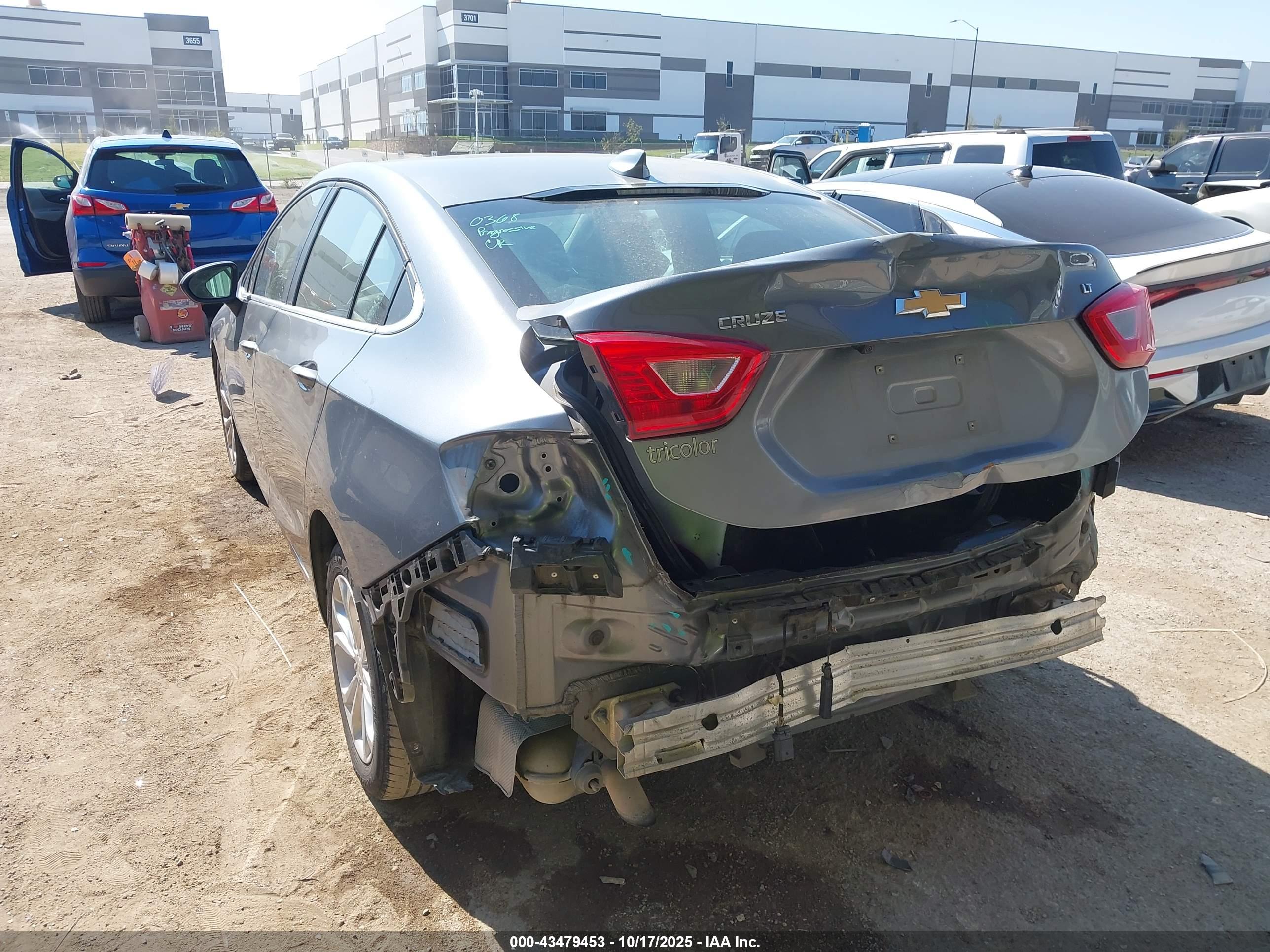 CHEVROLET CRUZE image 3