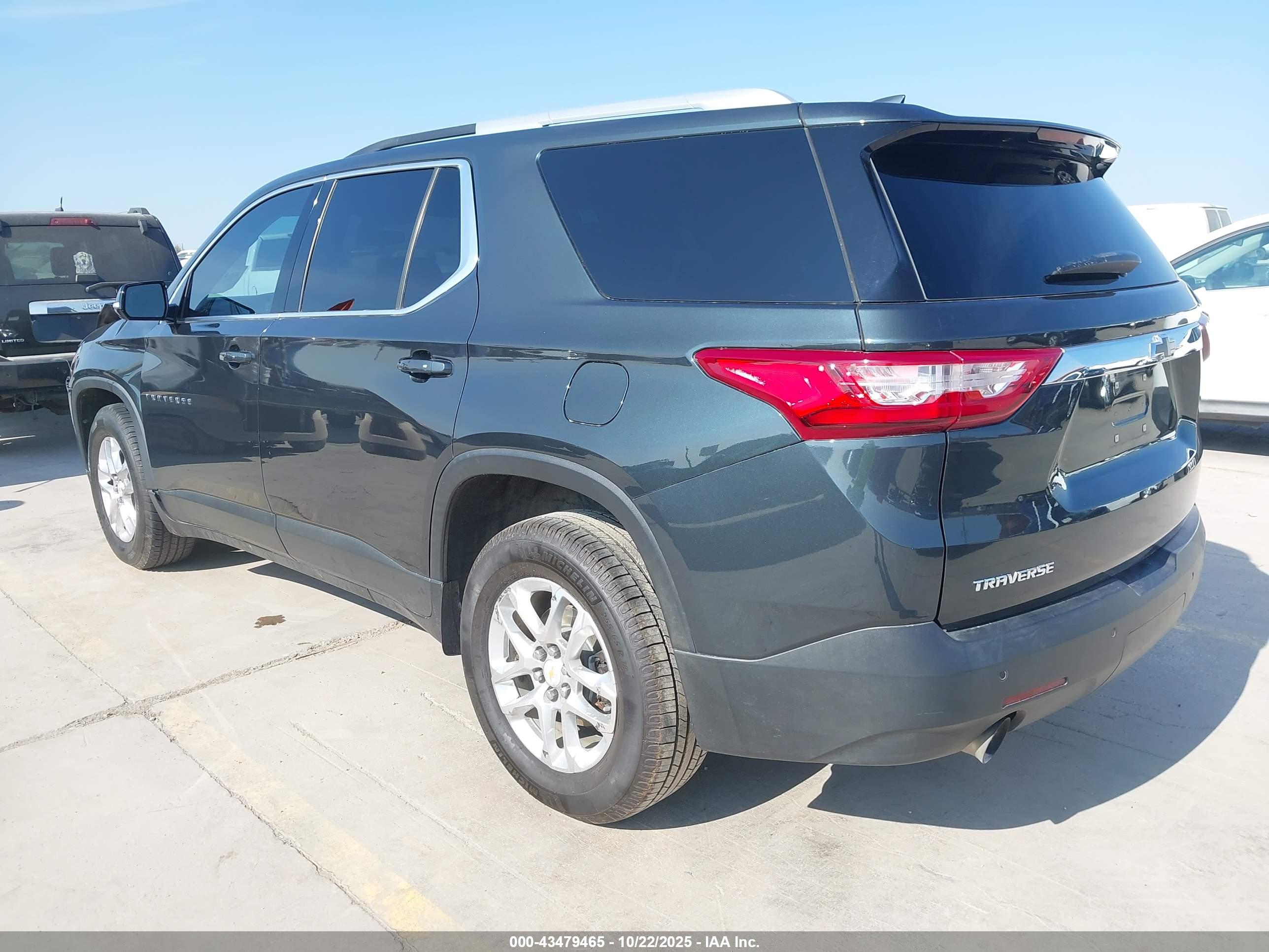 CHEVROLET TRAVERSE image 3