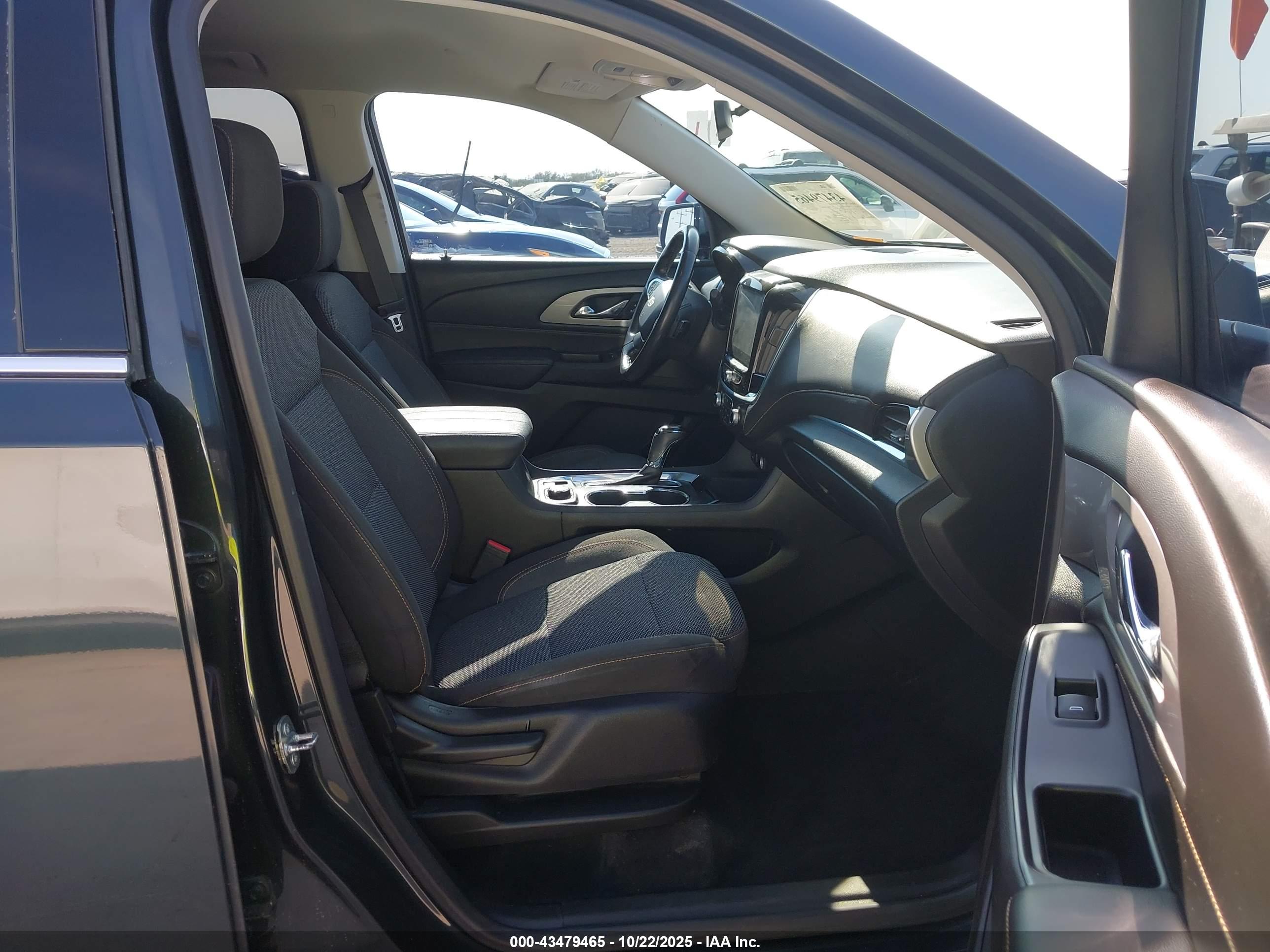 CHEVROLET TRAVERSE image 5