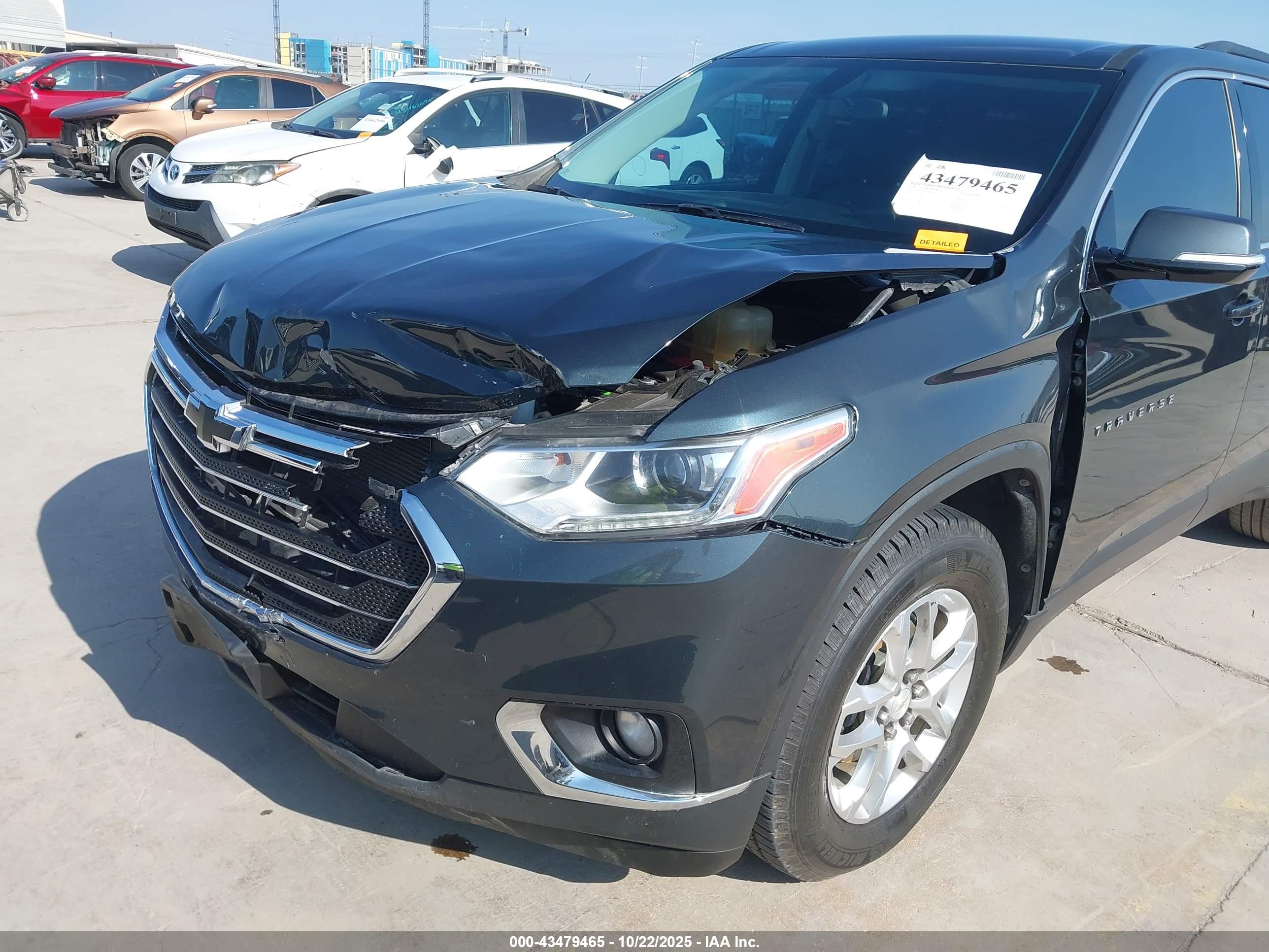 CHEVROLET TRAVERSE image 6