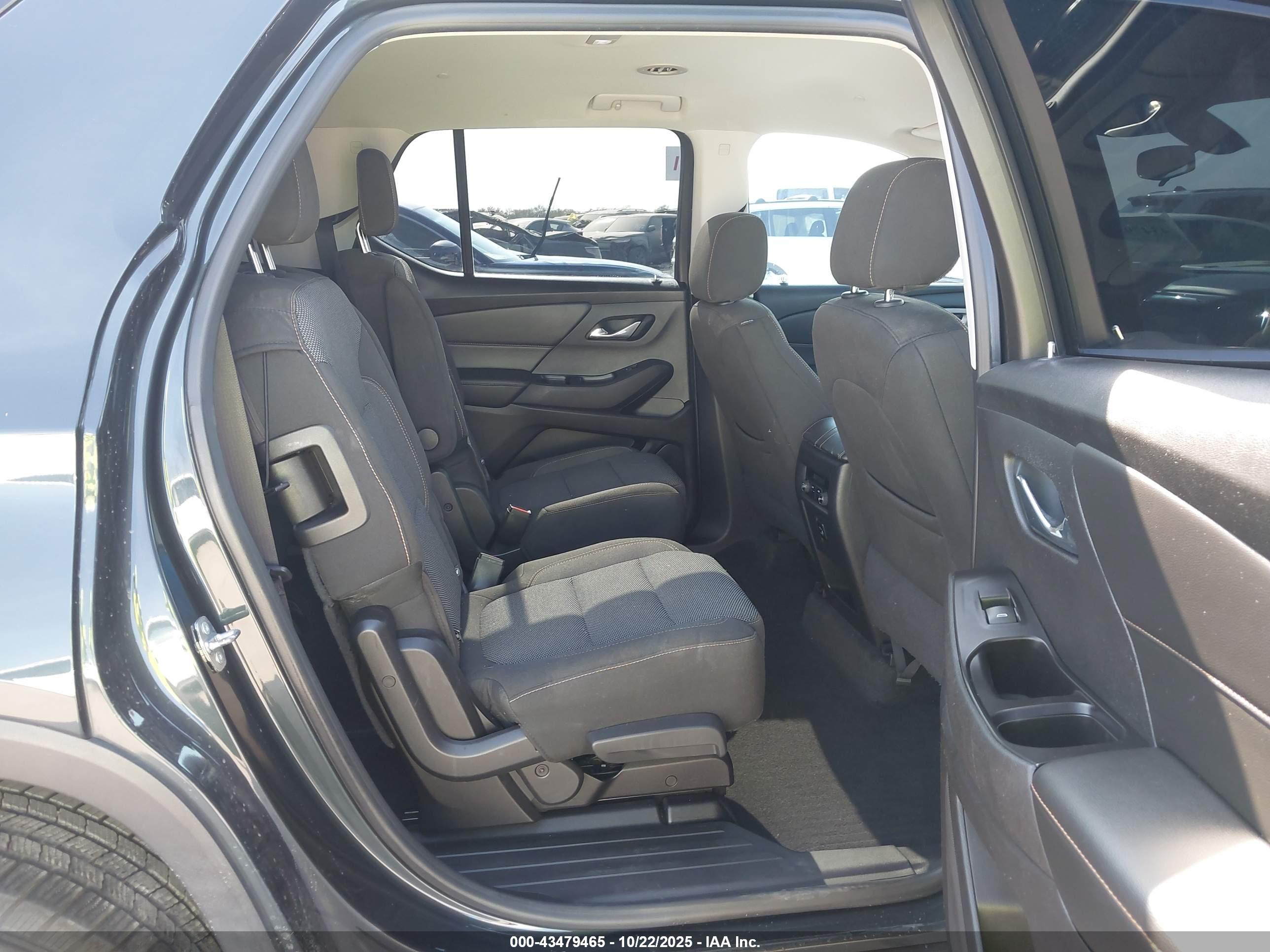 CHEVROLET TRAVERSE image 8