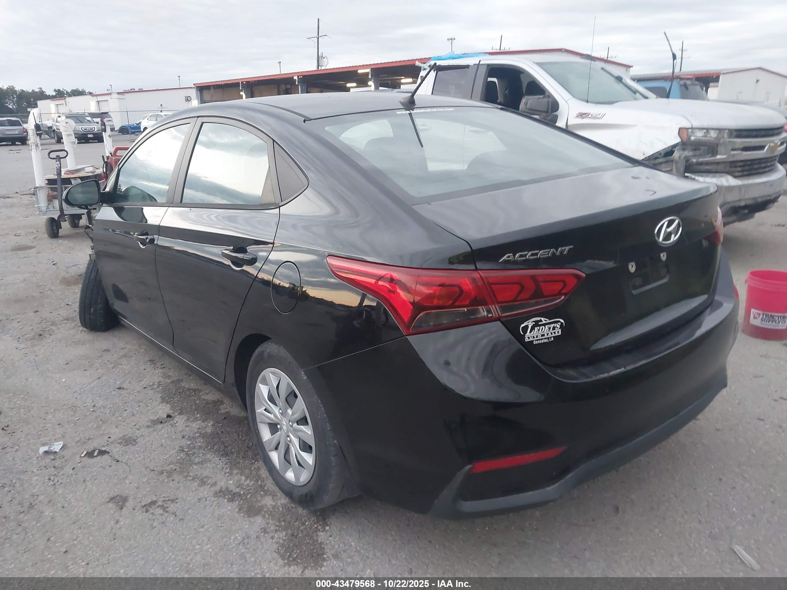 HYUNDAI ACCENT image 3