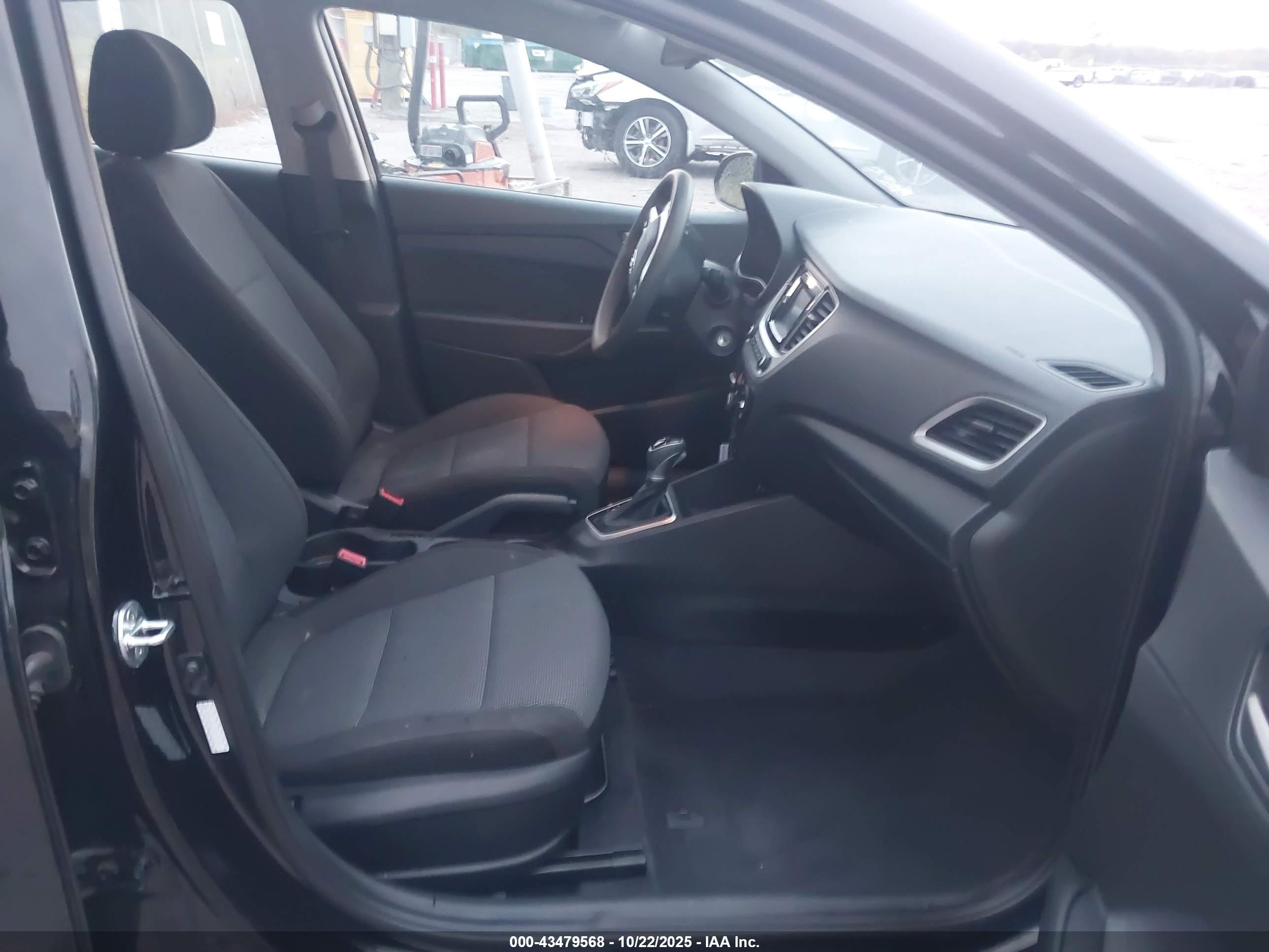 HYUNDAI ACCENT image 5