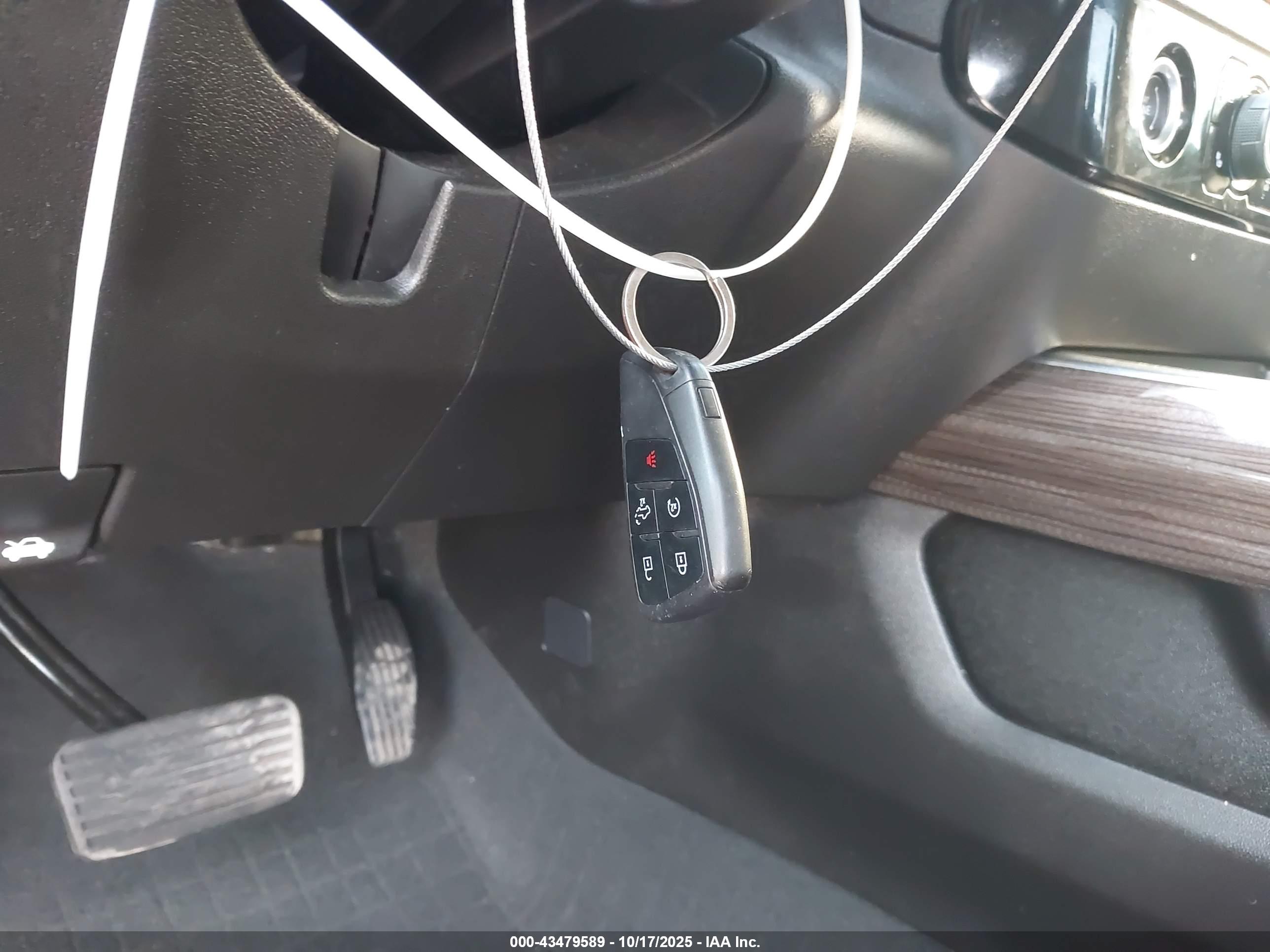 CHEVROLET SILVERADO image 11