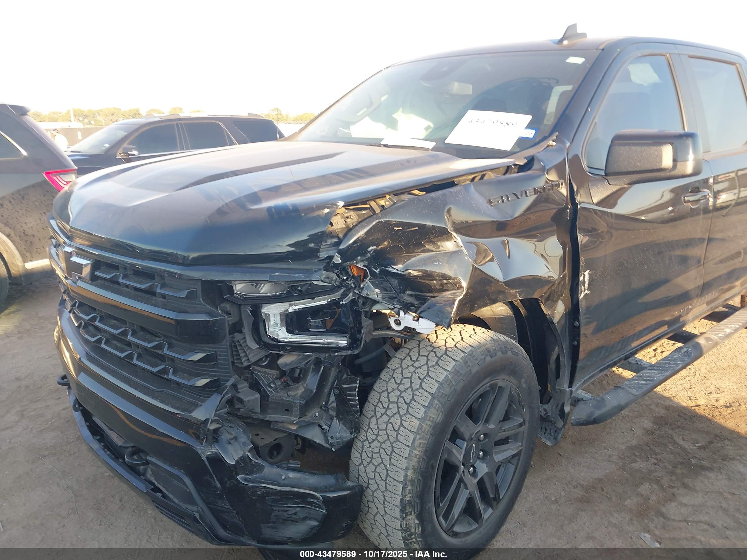 CHEVROLET SILVERADO image 6