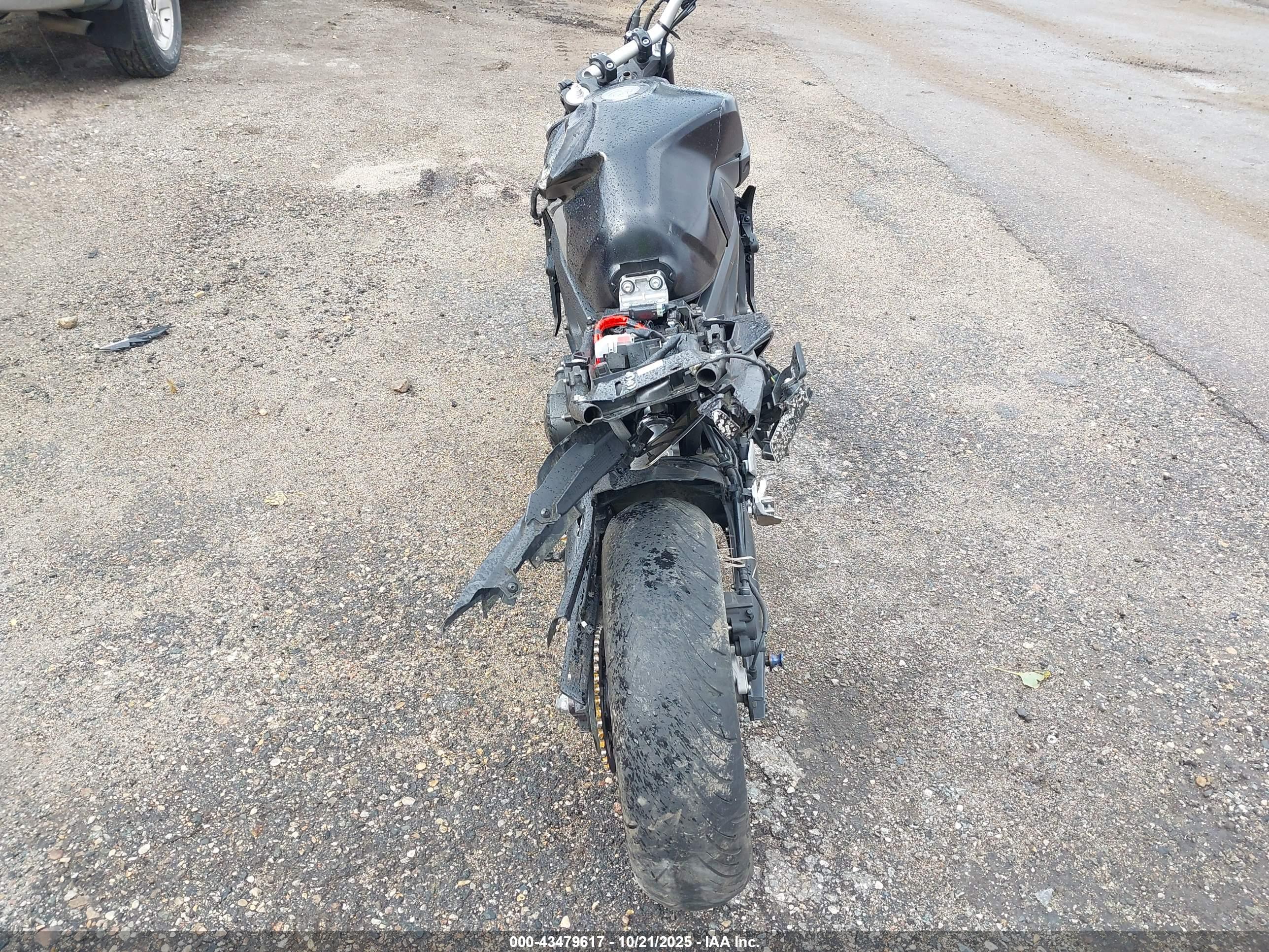 YAMAHA MT09 image 6