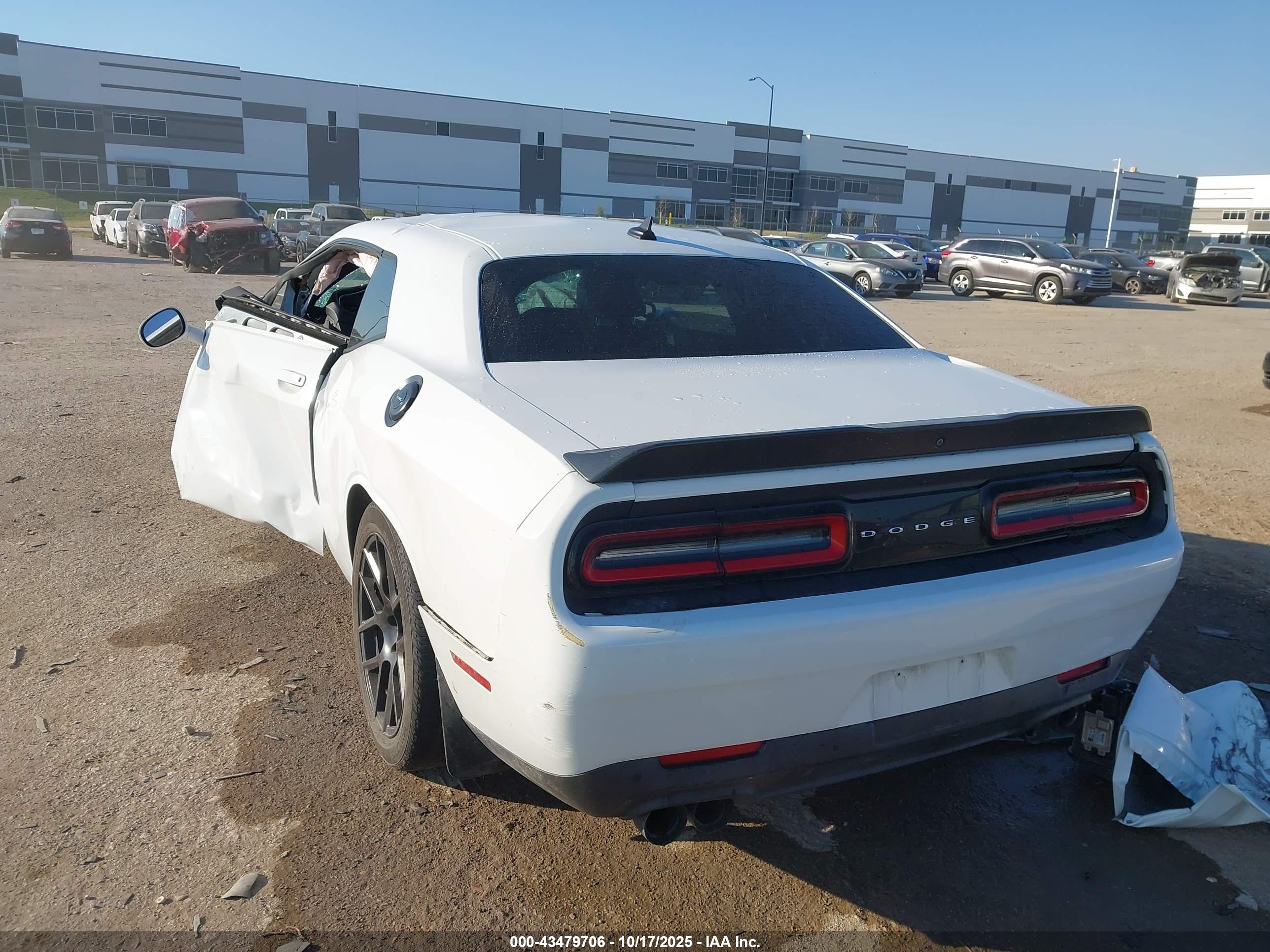 DODGE CHALLENGER image 3