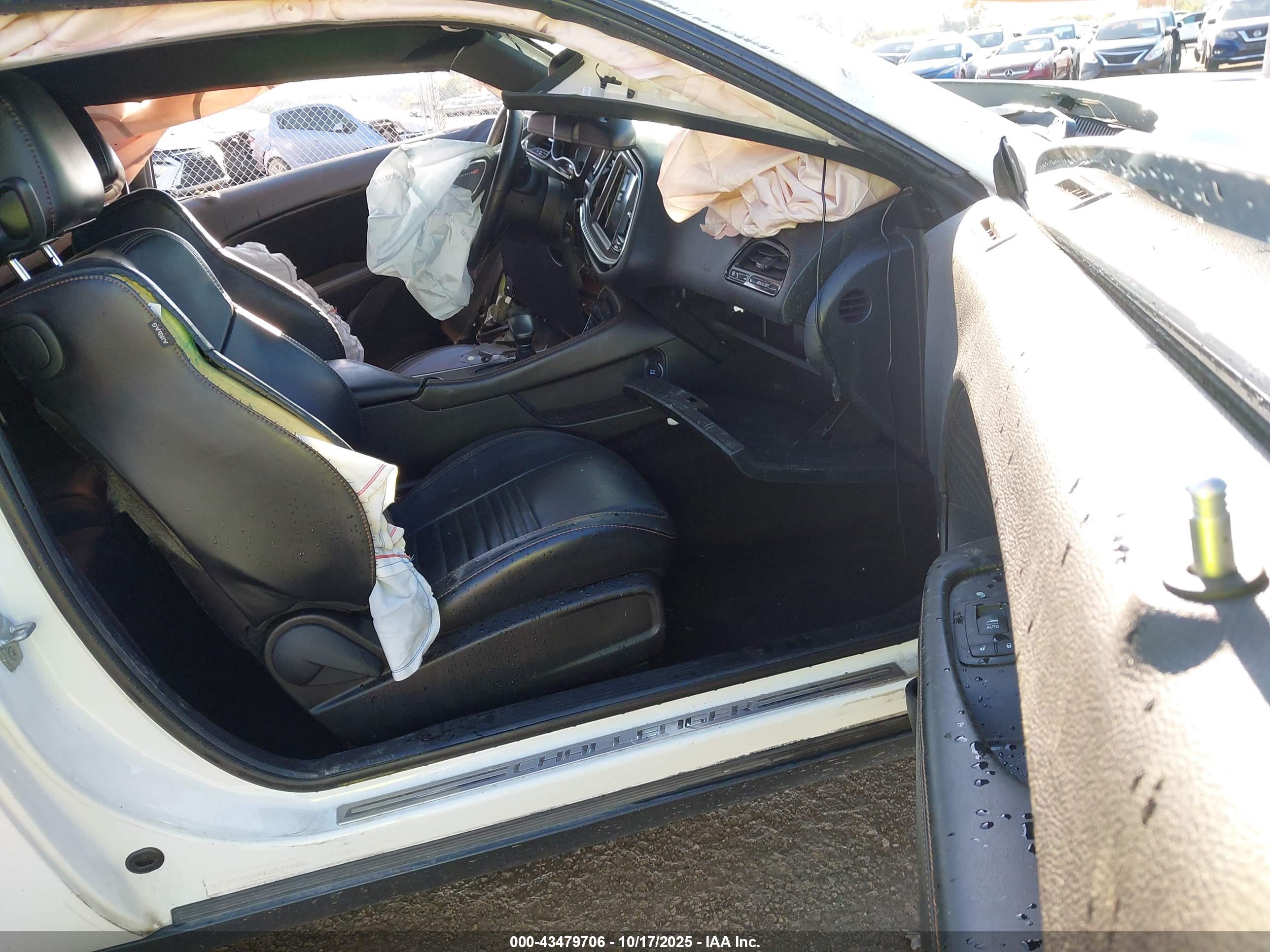DODGE CHALLENGER image 5
