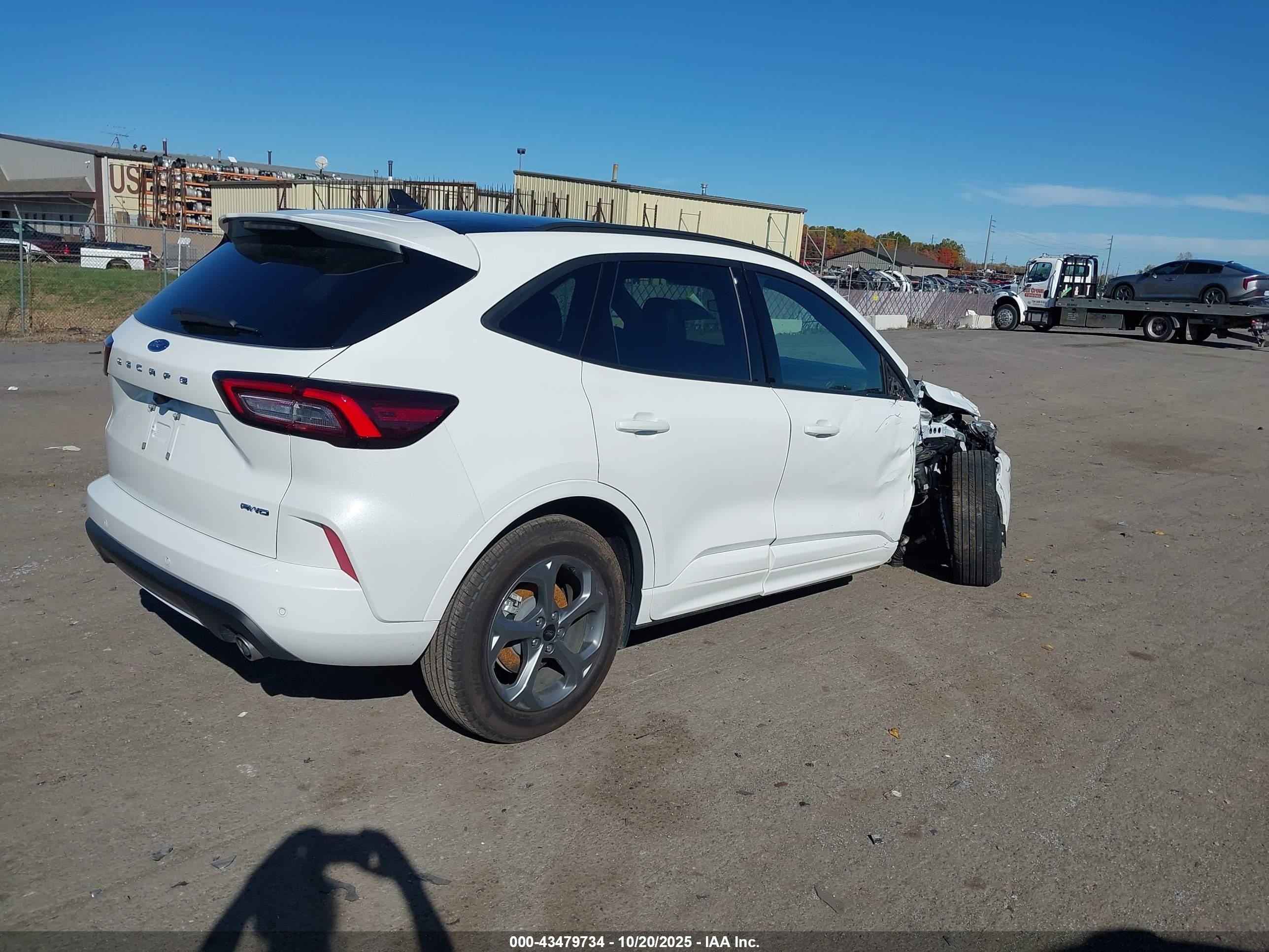 FORD ESCAPE image 4