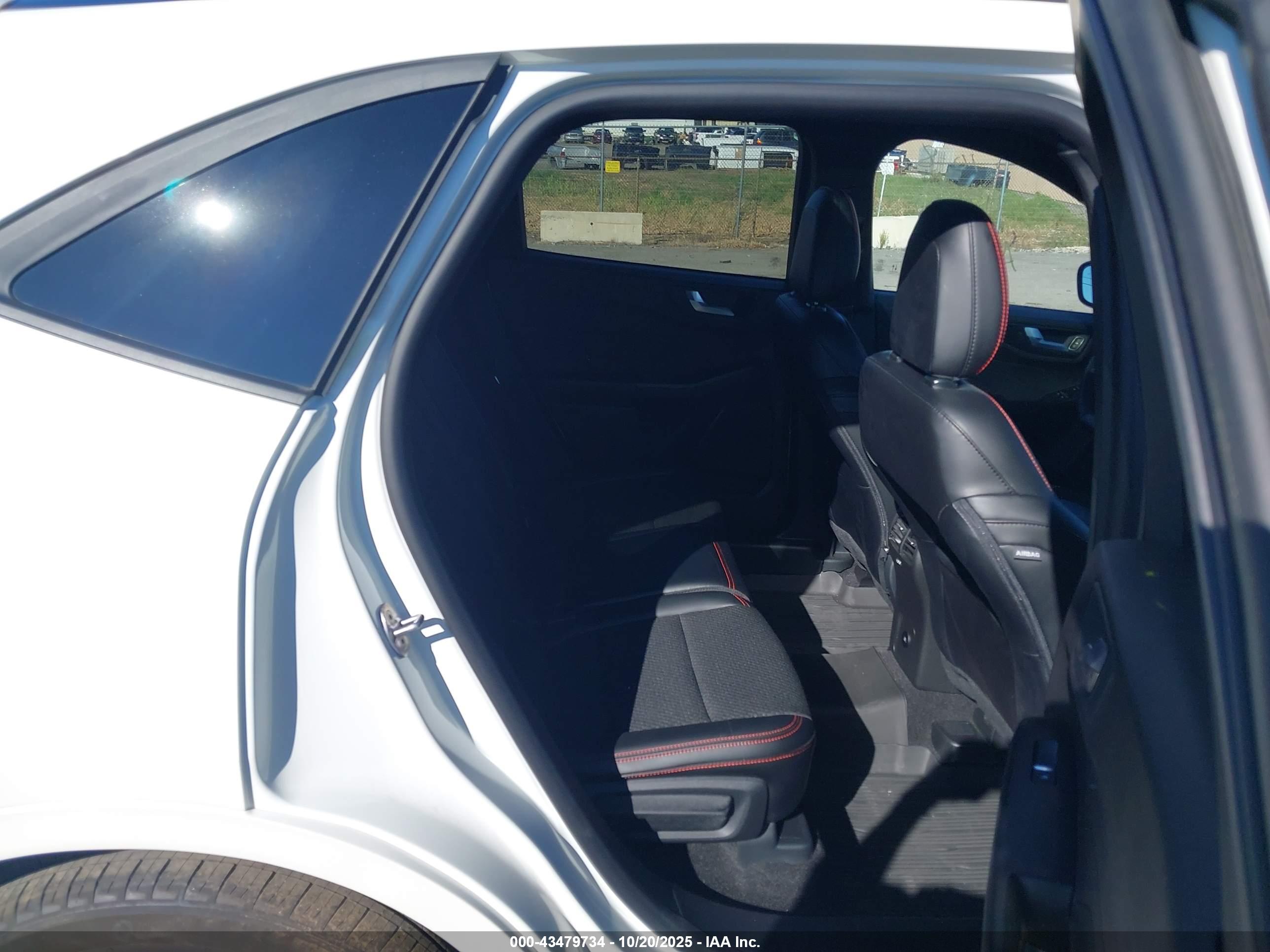 FORD ESCAPE image 8