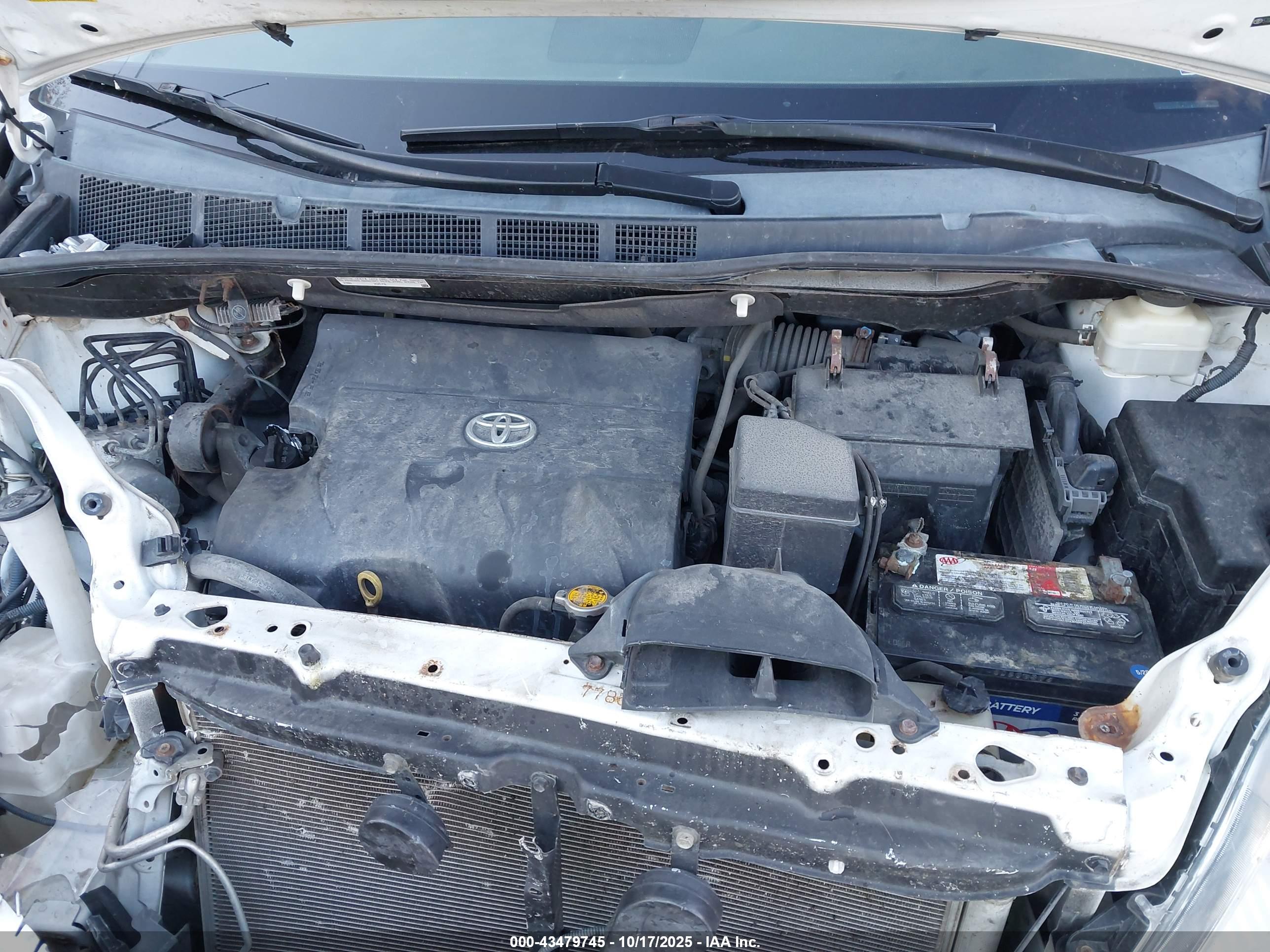 TOYOTA SIENNA image 10