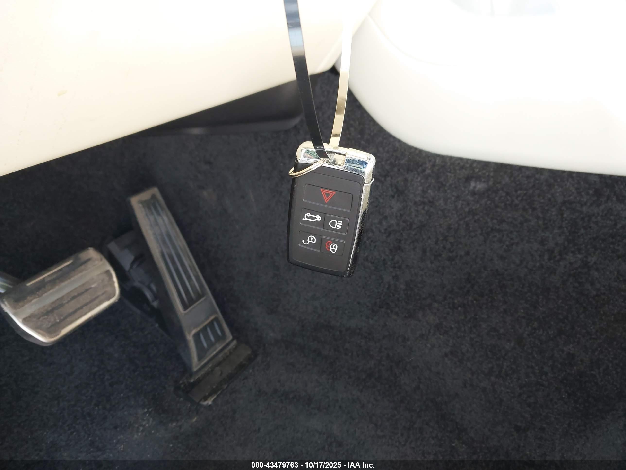 LAND ROVER image 11