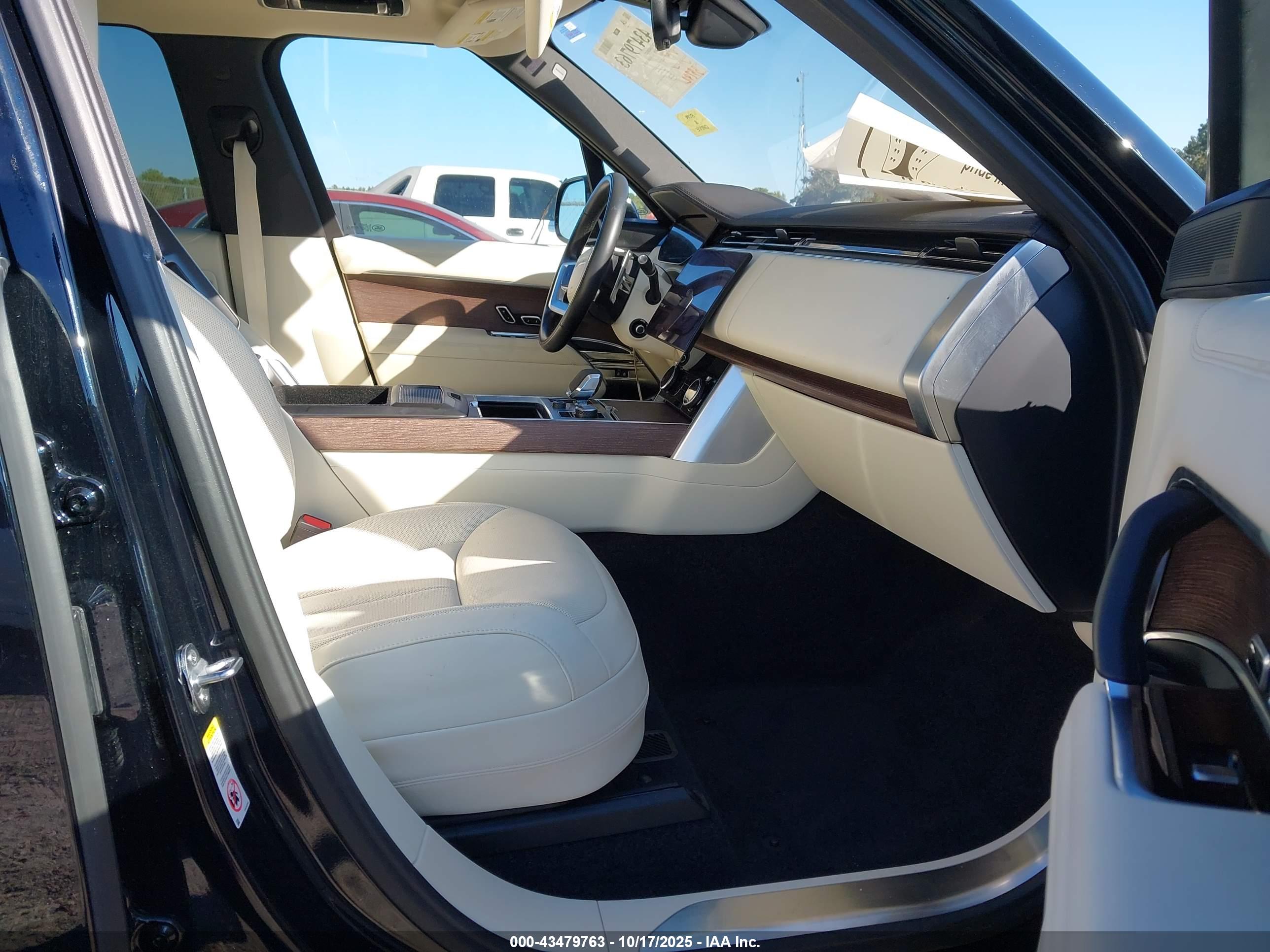 LAND ROVER image 5