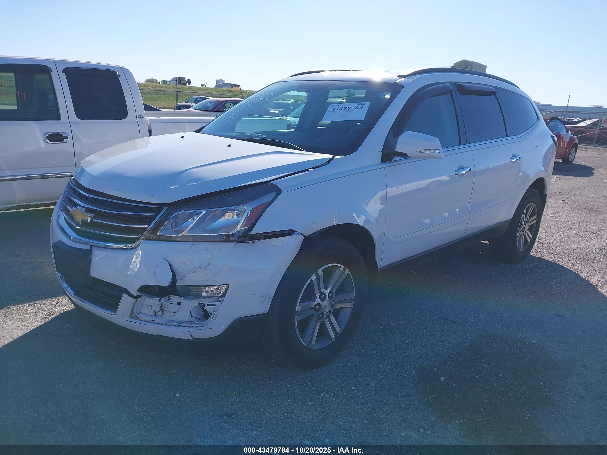 CHEVROLET TRAVERSE image 2