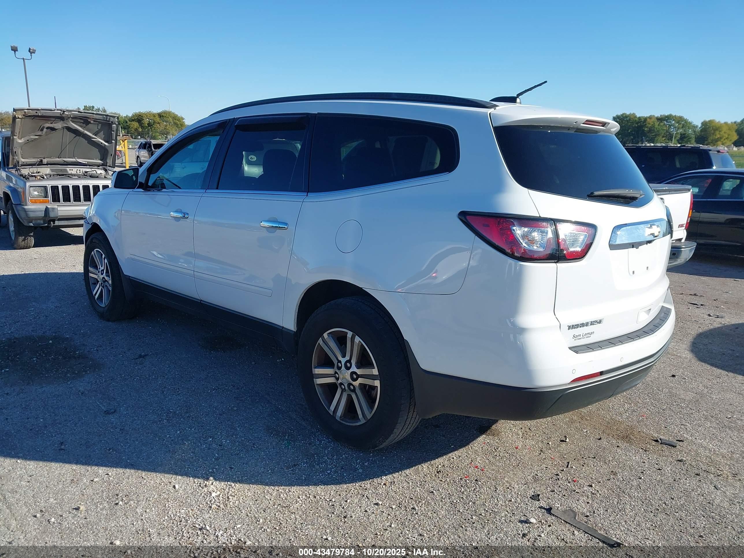 CHEVROLET TRAVERSE image 3