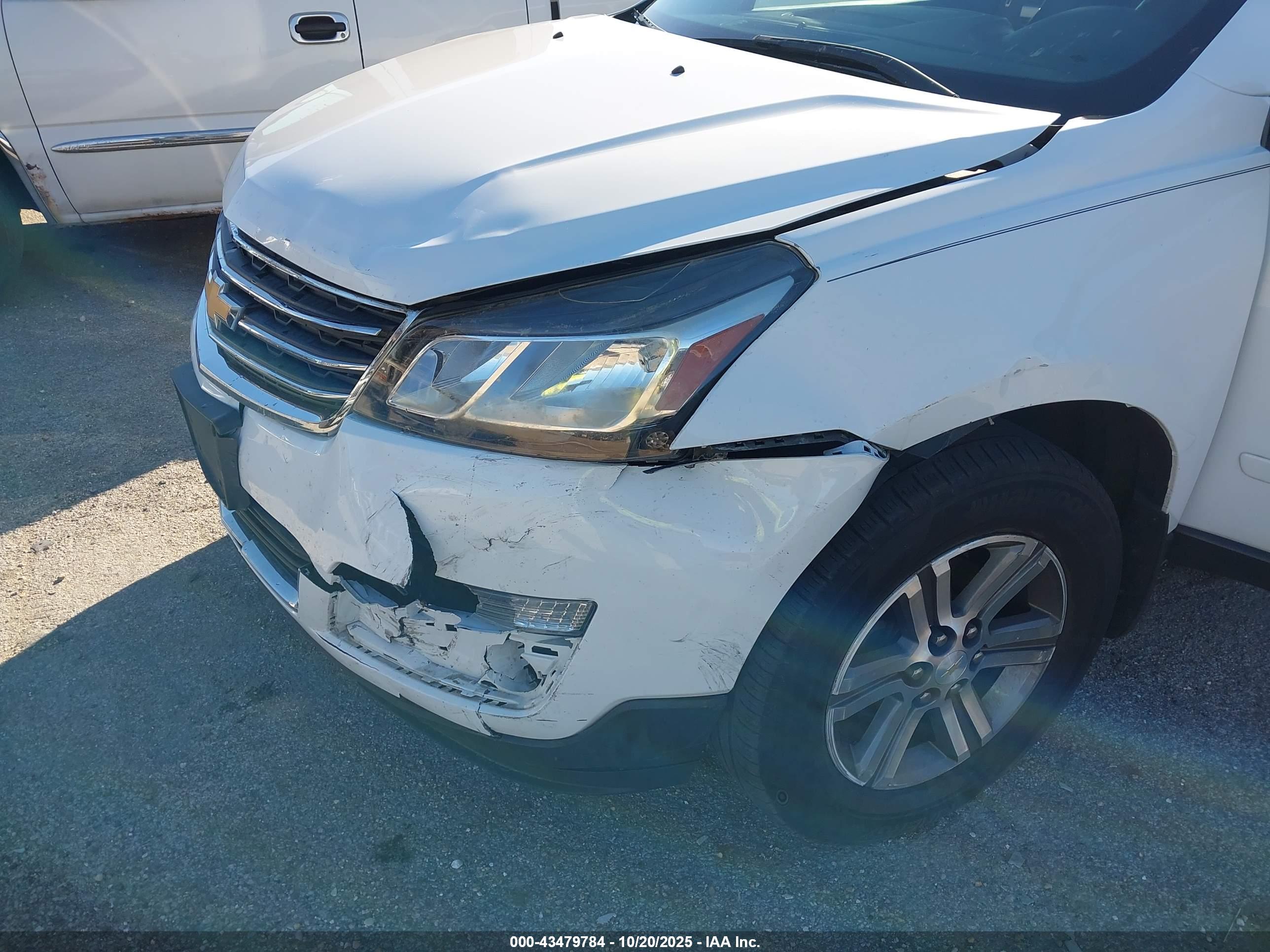 CHEVROLET TRAVERSE image 6