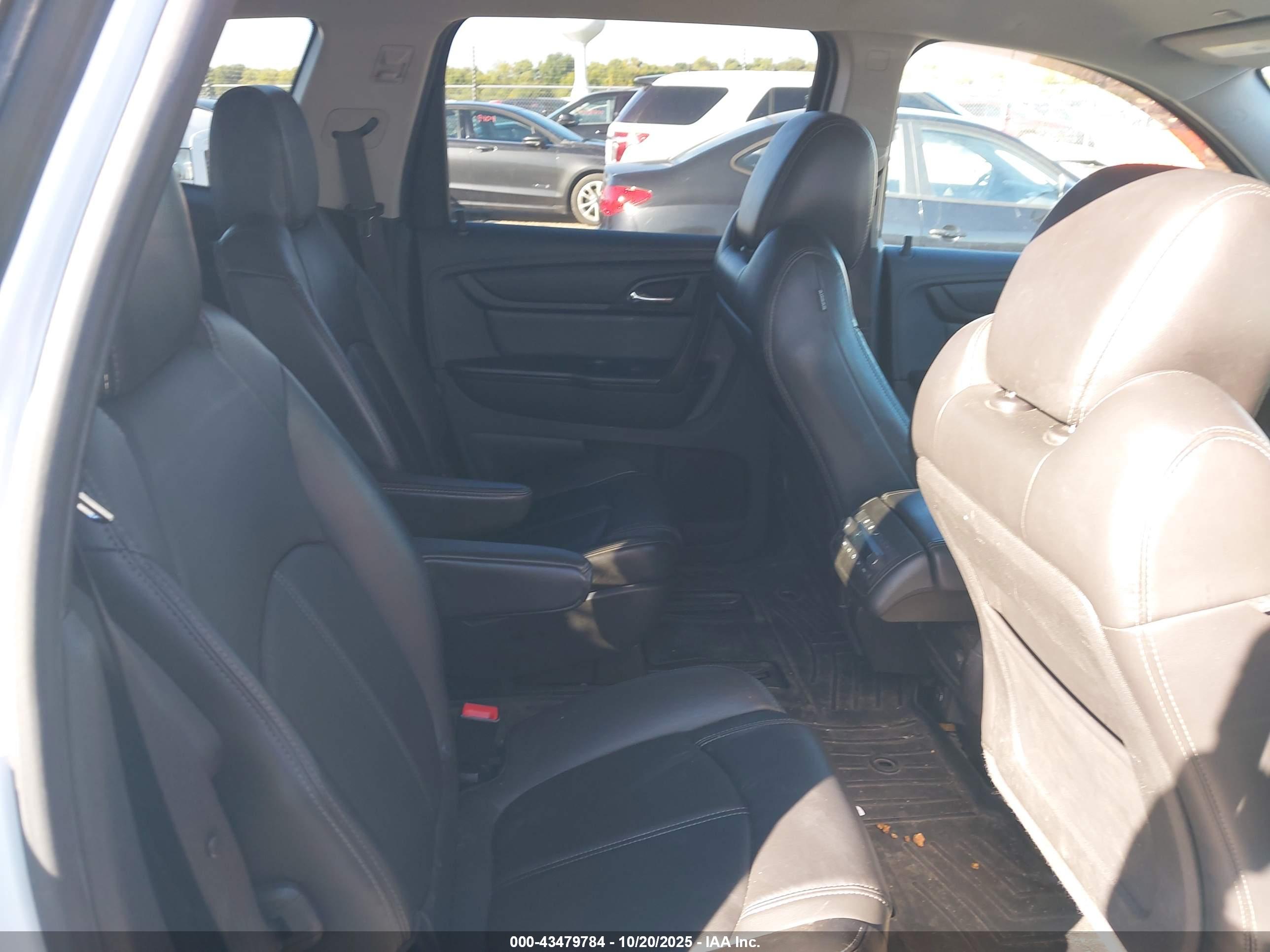CHEVROLET TRAVERSE image 8