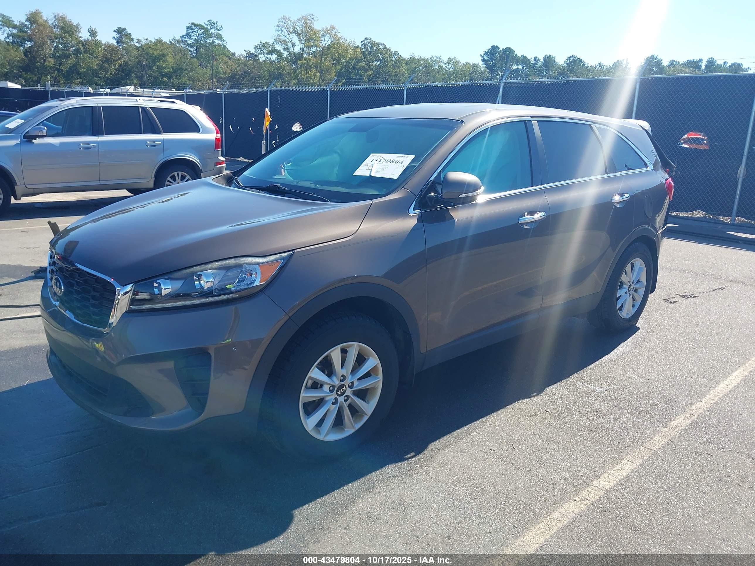KIA SORENTO image 2