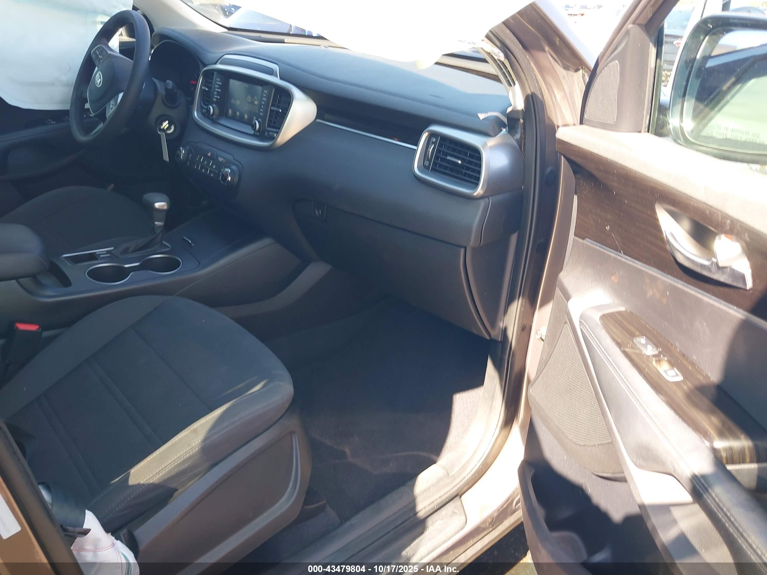 KIA SORENTO image 5