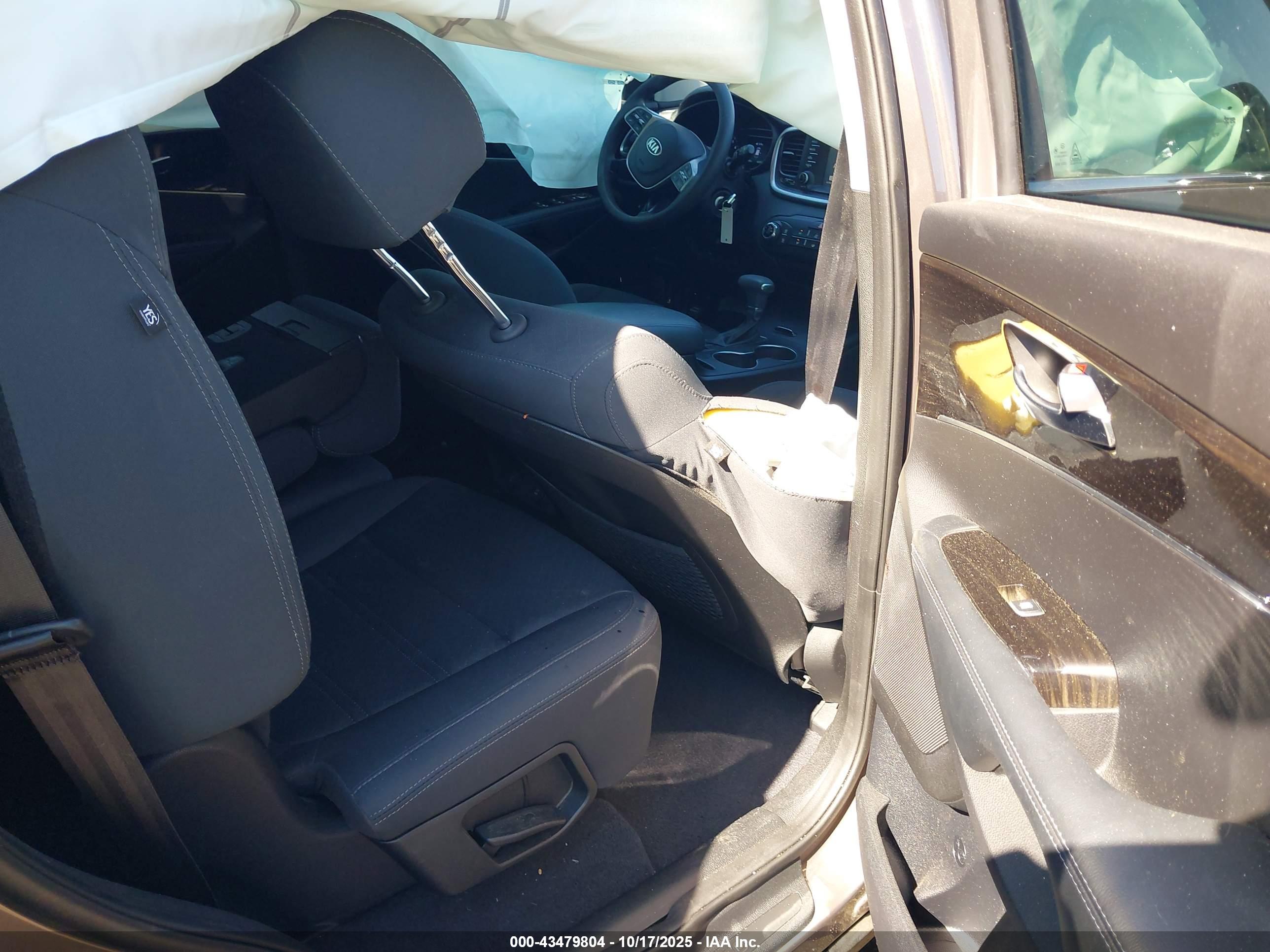 KIA SORENTO image 8