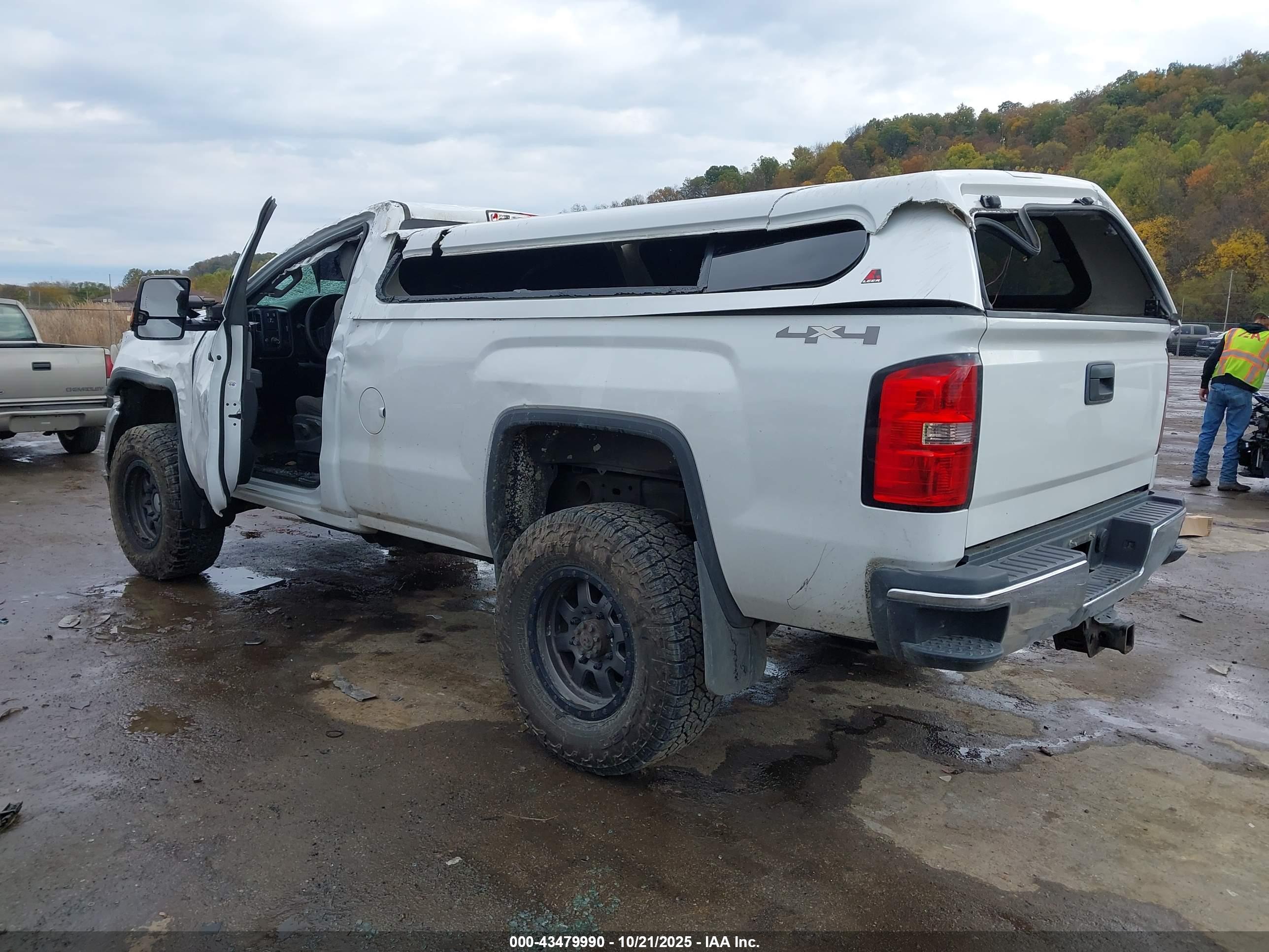 GMC SIERRA image 3