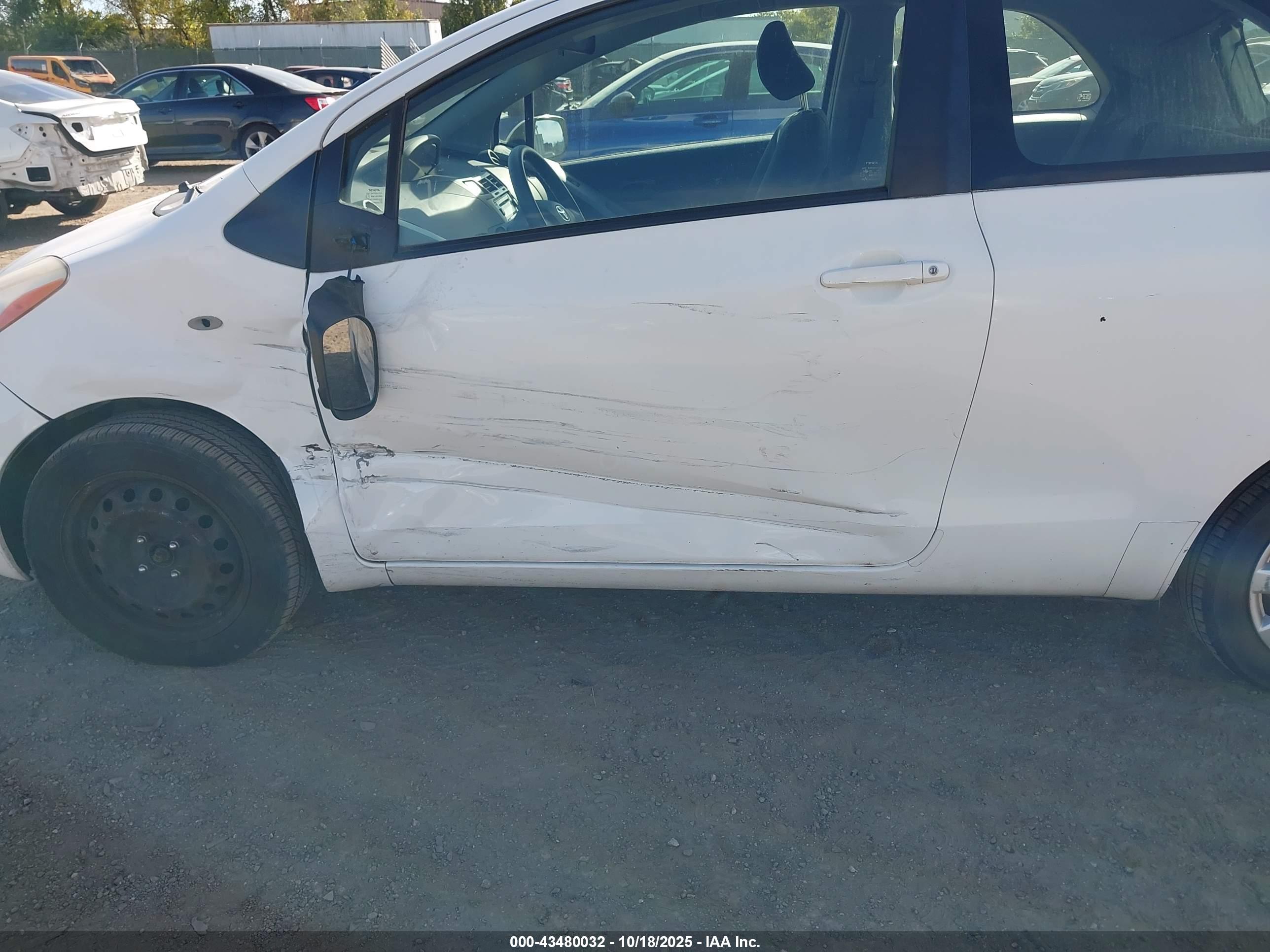 TOYOTA YARIS image 6