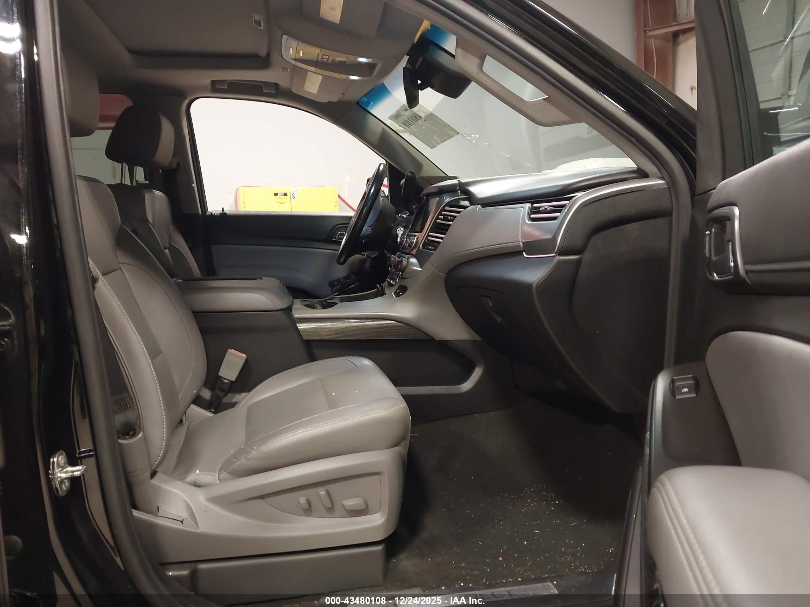CHEVROLET TAHOE image 5