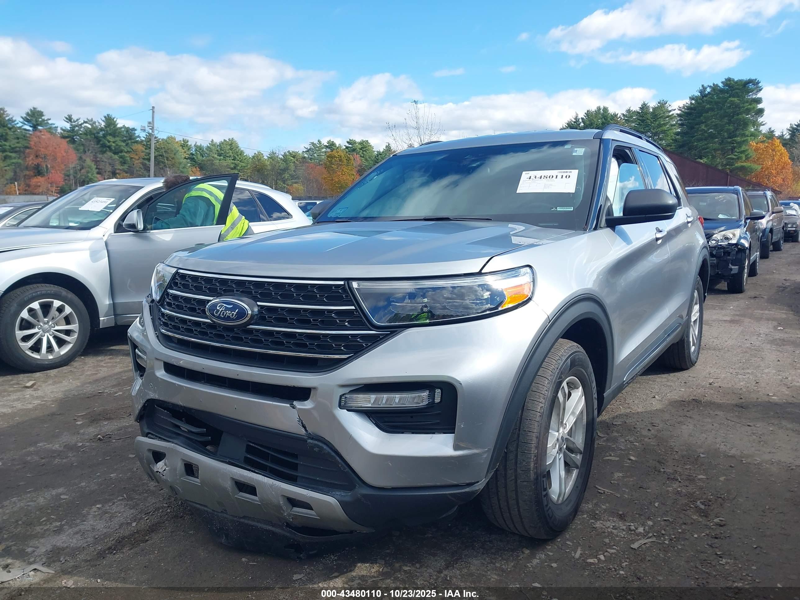 FORD EXPLORER image 2
