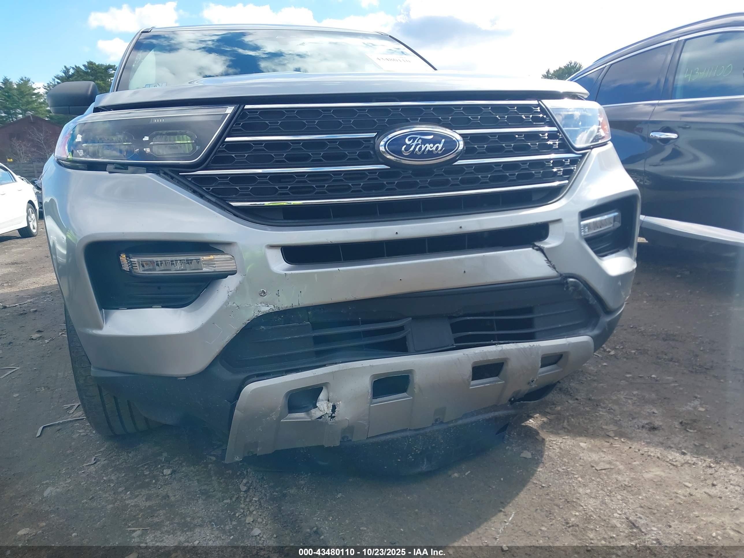 FORD EXPLORER image 6