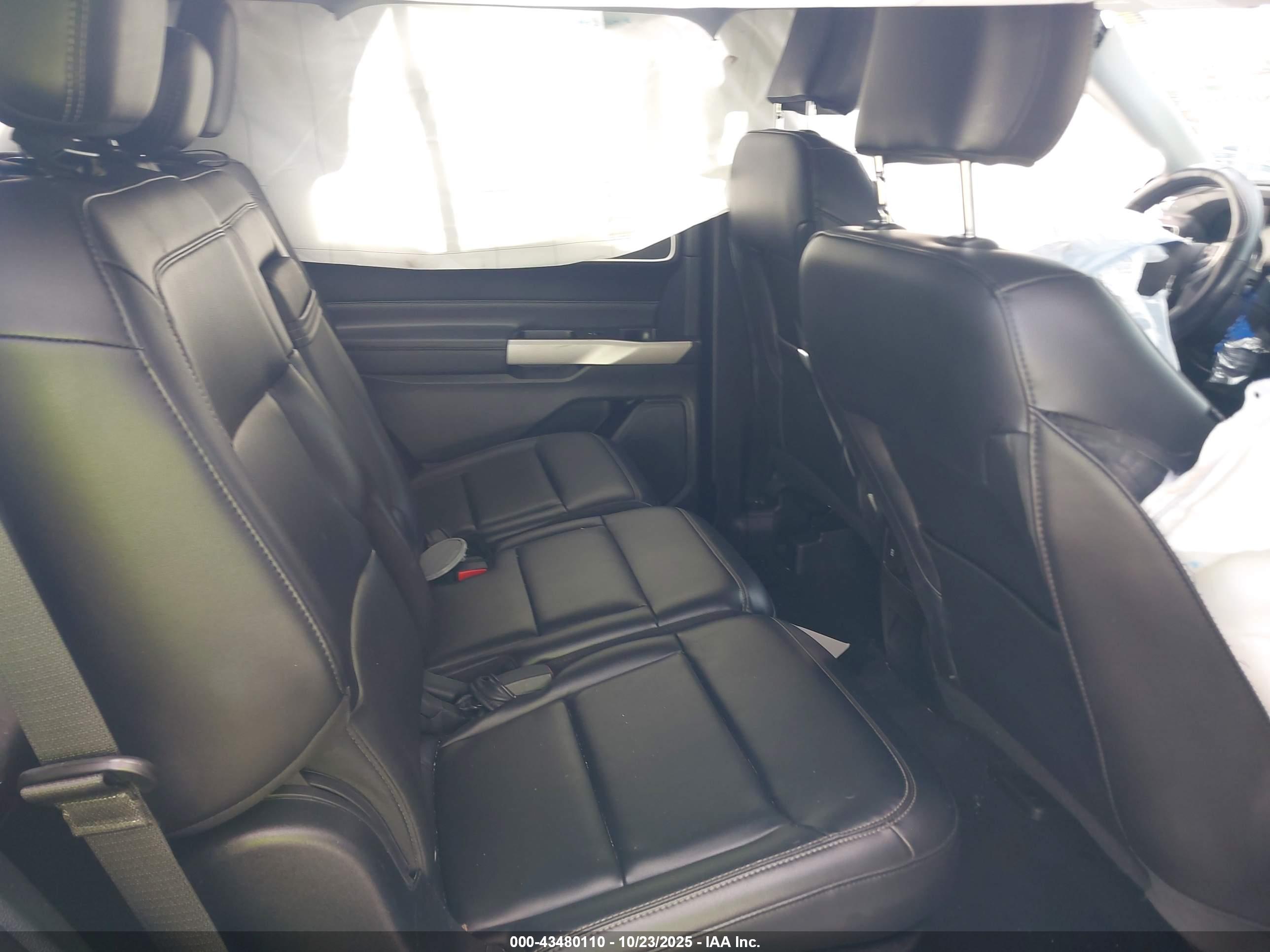 FORD EXPLORER image 8