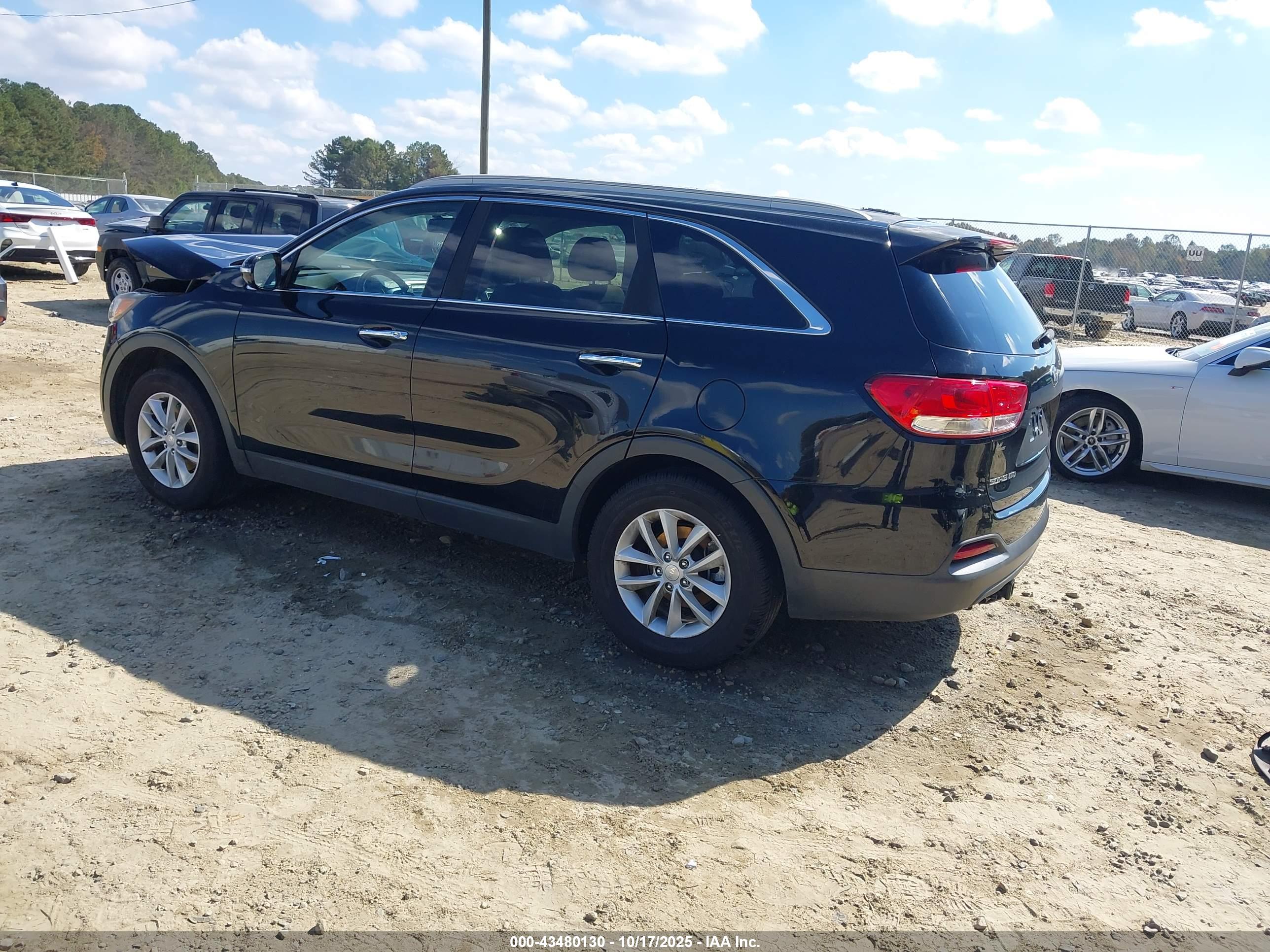 KIA SORENTO image 3
