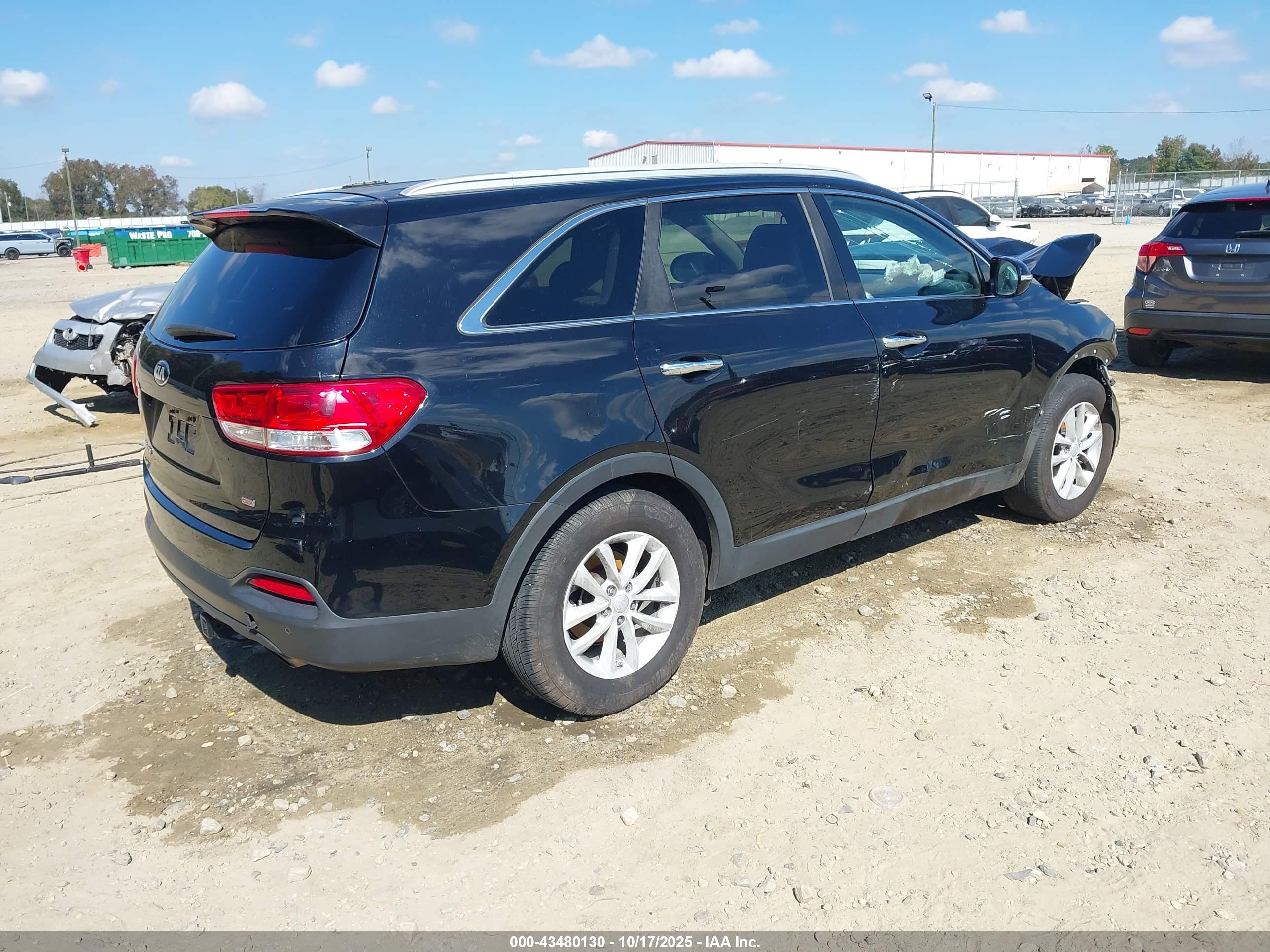 KIA SORENTO image 4