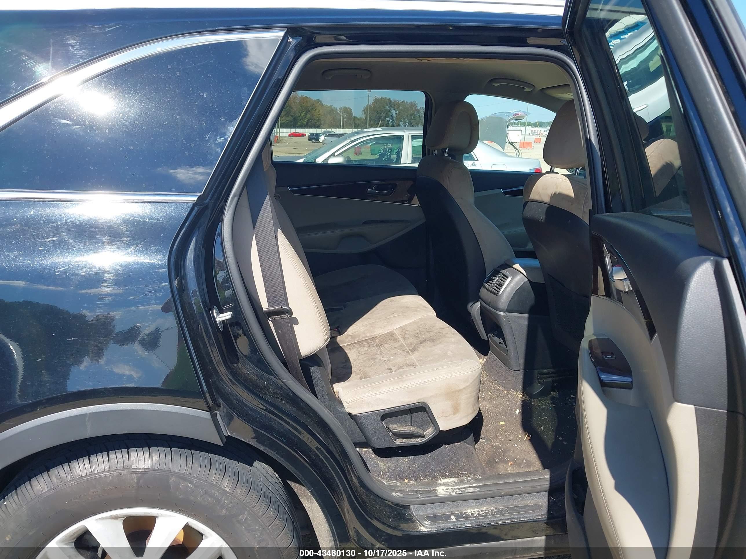 KIA SORENTO image 8